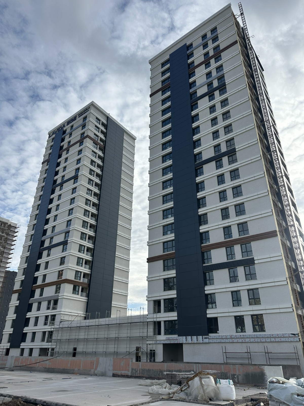 İzmir Büyükşehir Belediyesi, Kenti Depreme Karşı Daha Güvenli Hale Getirme Hedefi Doğrultusunda Yürüttüğü Kentsel Dönüşüm Projelerinde Çalışmalarını Hızlandırdı. (1)