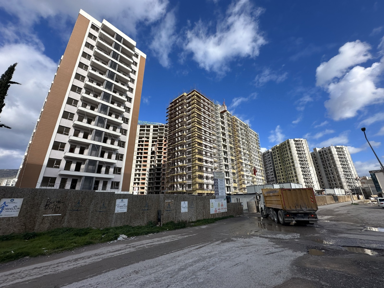 İzmir Büyükşehir Belediyesi, Kenti Depreme Karşı Daha Güvenli Hale Getirme Hedefi Doğrultusunda Yürüttüğü Kentsel Dönüşüm Projelerinde Çalışmalarını Hızlandırdı. (2)