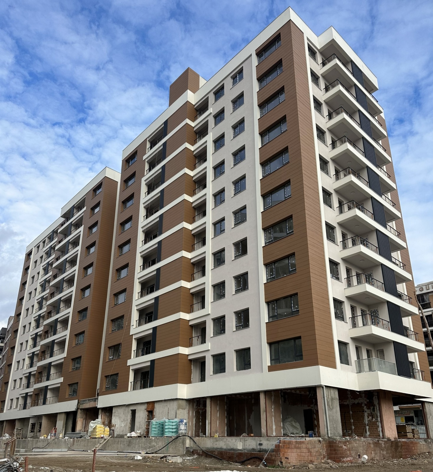 İzmir Büyükşehir Belediyesi, Kenti Depreme Karşı Daha Güvenli Hale Getirme Hedefi Doğrultusunda Yürüttüğü Kentsel Dönüşüm Projelerinde Çalışmalarını Hızlandırdı. (3)