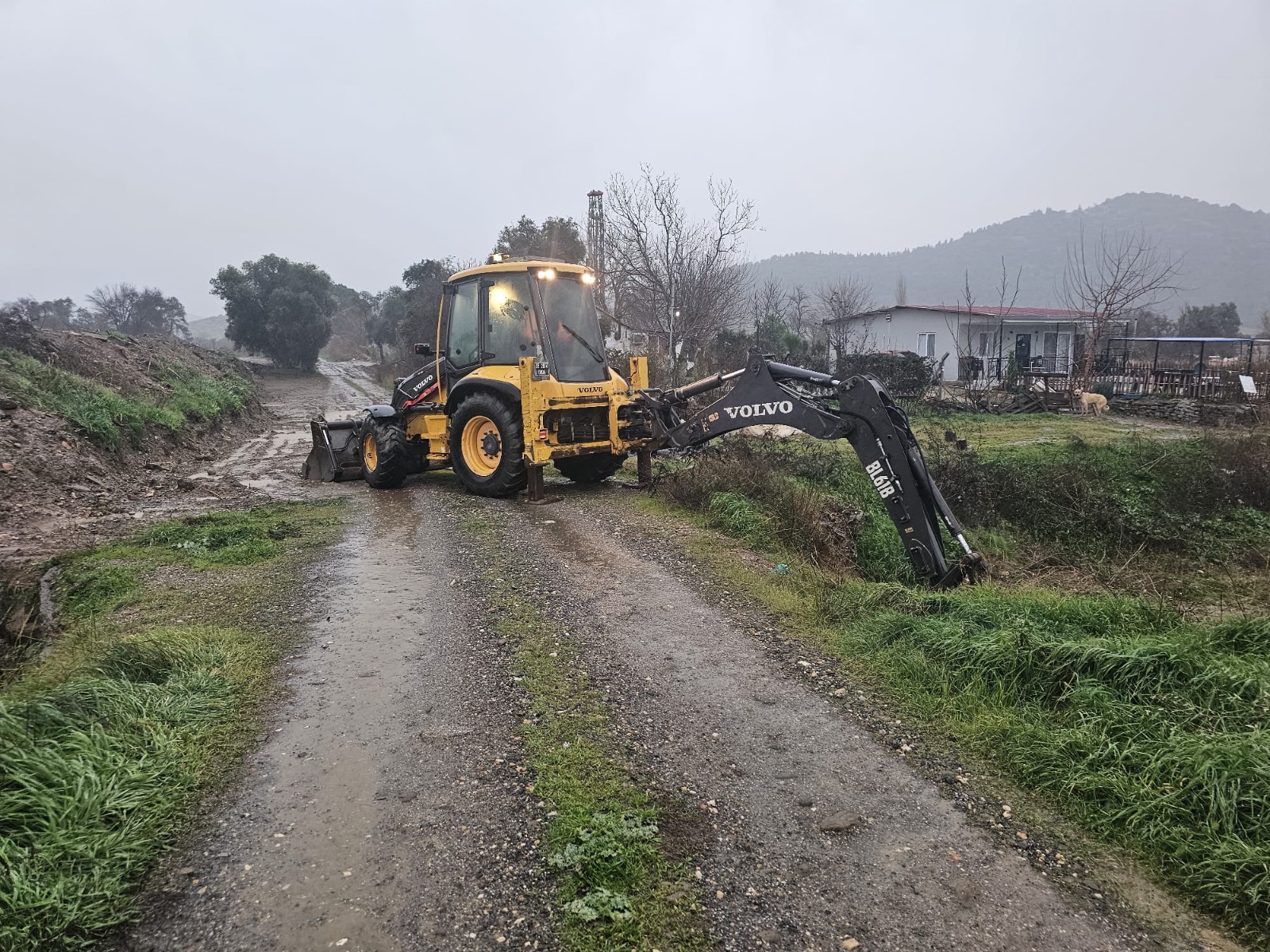 İzmir Büyükşehir Yağış Alarmında Binlerce Personel Sahada (2)
