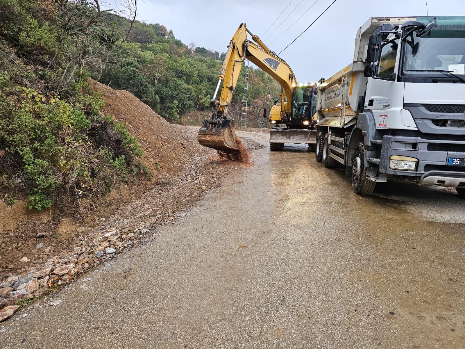 İzmir Büyükşehir Yağış Alarmında Binlerce Personel Sahada (4)