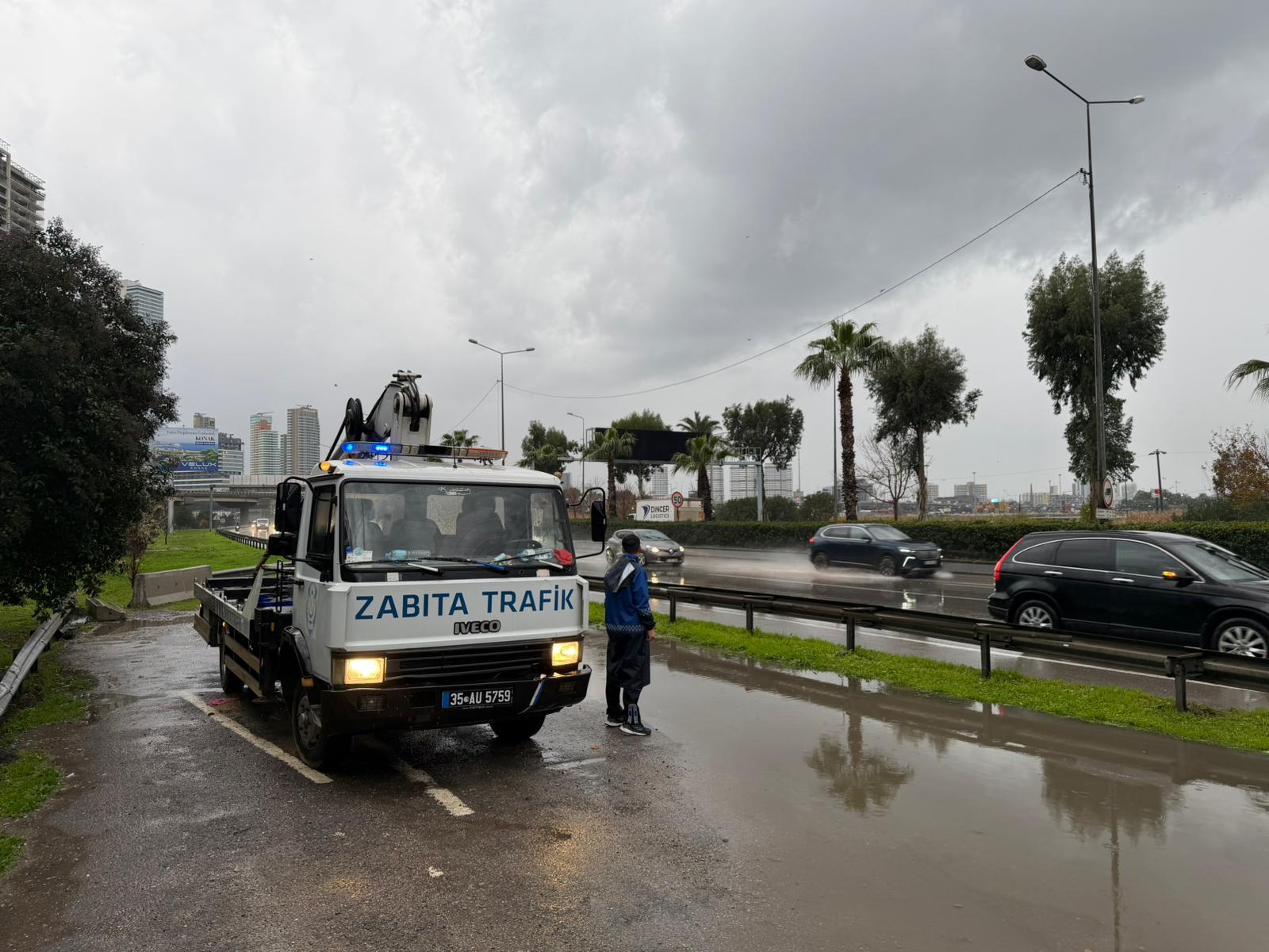İzmir Büyükşehir Yağış Alarmında Binlerce Personel Sahada (8)