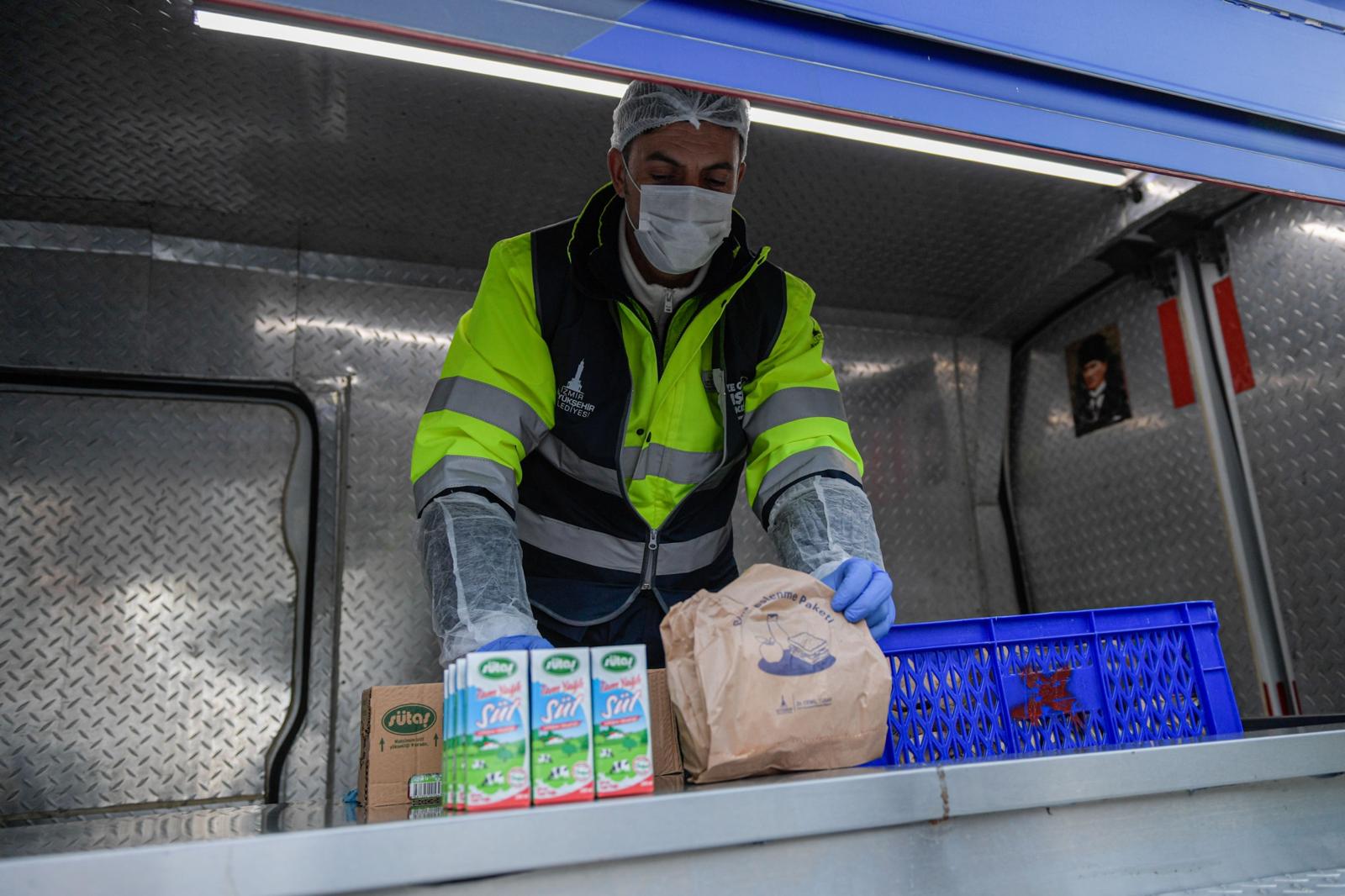 İzmir Büyükşehir’den Miniklere Her Sabah Sıcak Destek (6)
