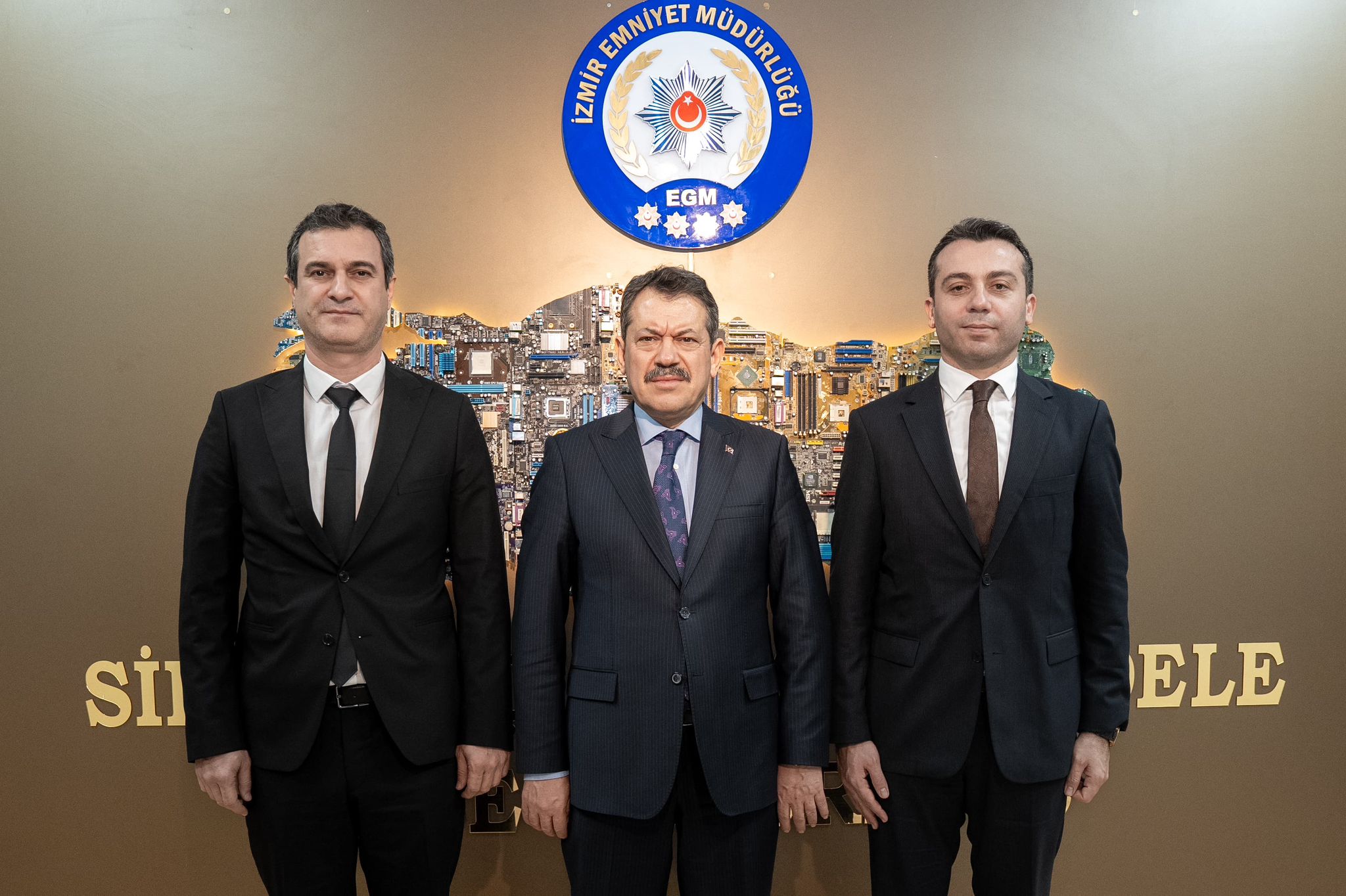 İzmir Merkezli Dev Operasyon 11 Ilde 654 Tutuklama (3)