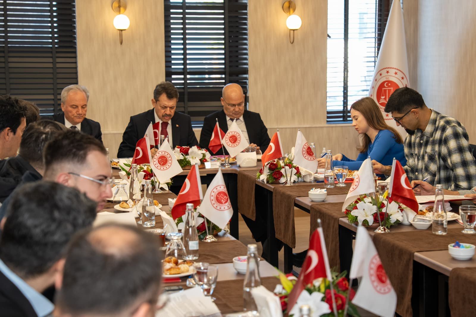 İzmir’de 11. Yargı Paketi Etkisi Tahliyeler Peş Peşe Geldi (1)