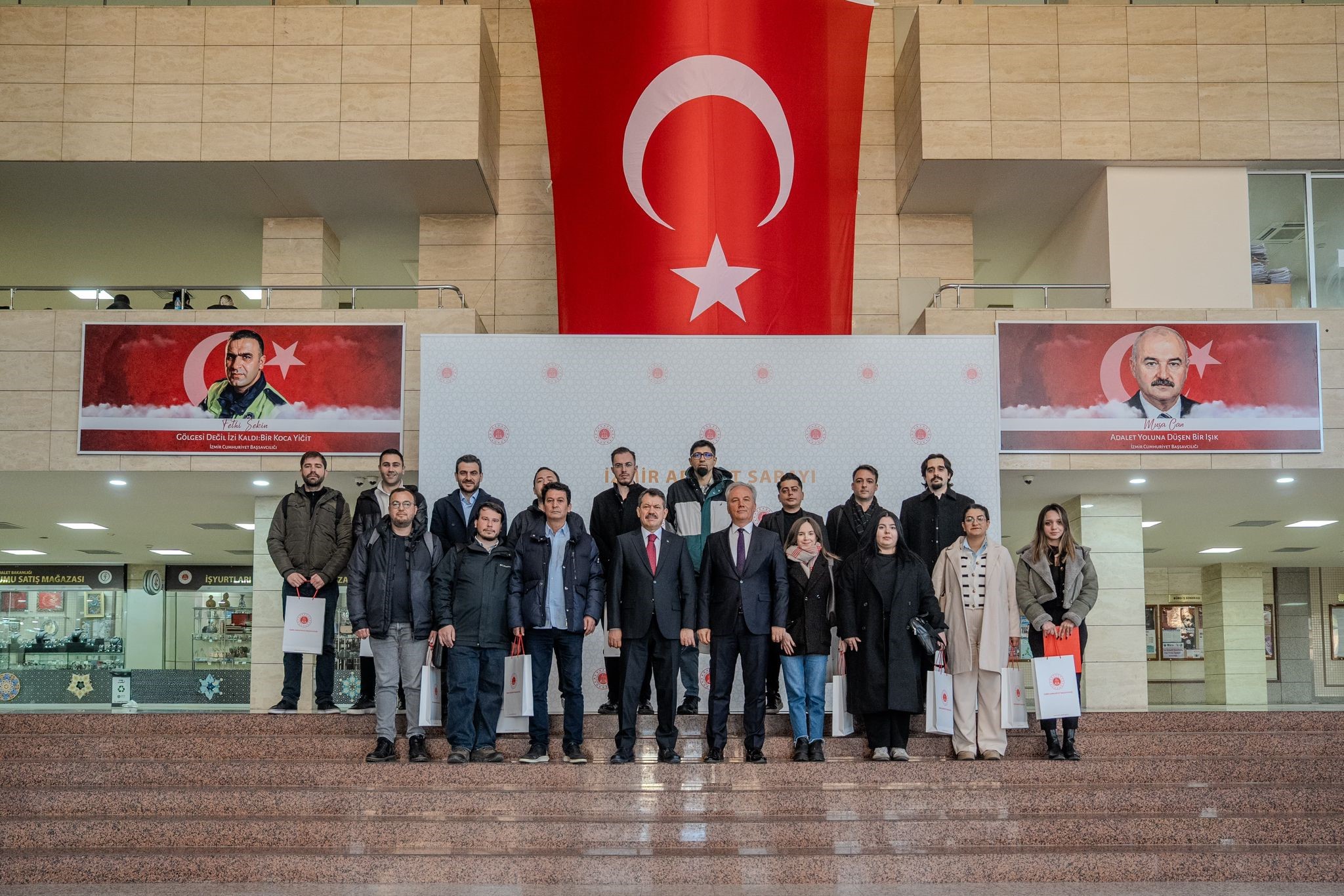 İzmir’de 11. Yargı Paketi Etkisi Tahliyeler Peş Peşe Geldi (2)