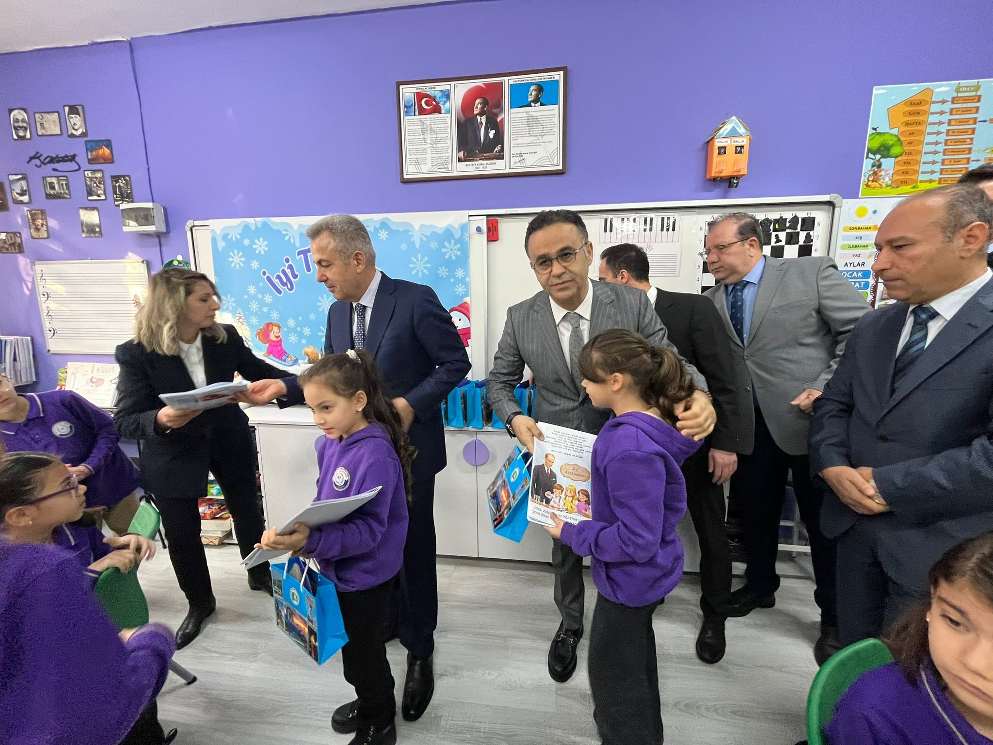 İzmir’de 721 Bin Öğrenci Karne Aldı, Tatil Başladı! (3)