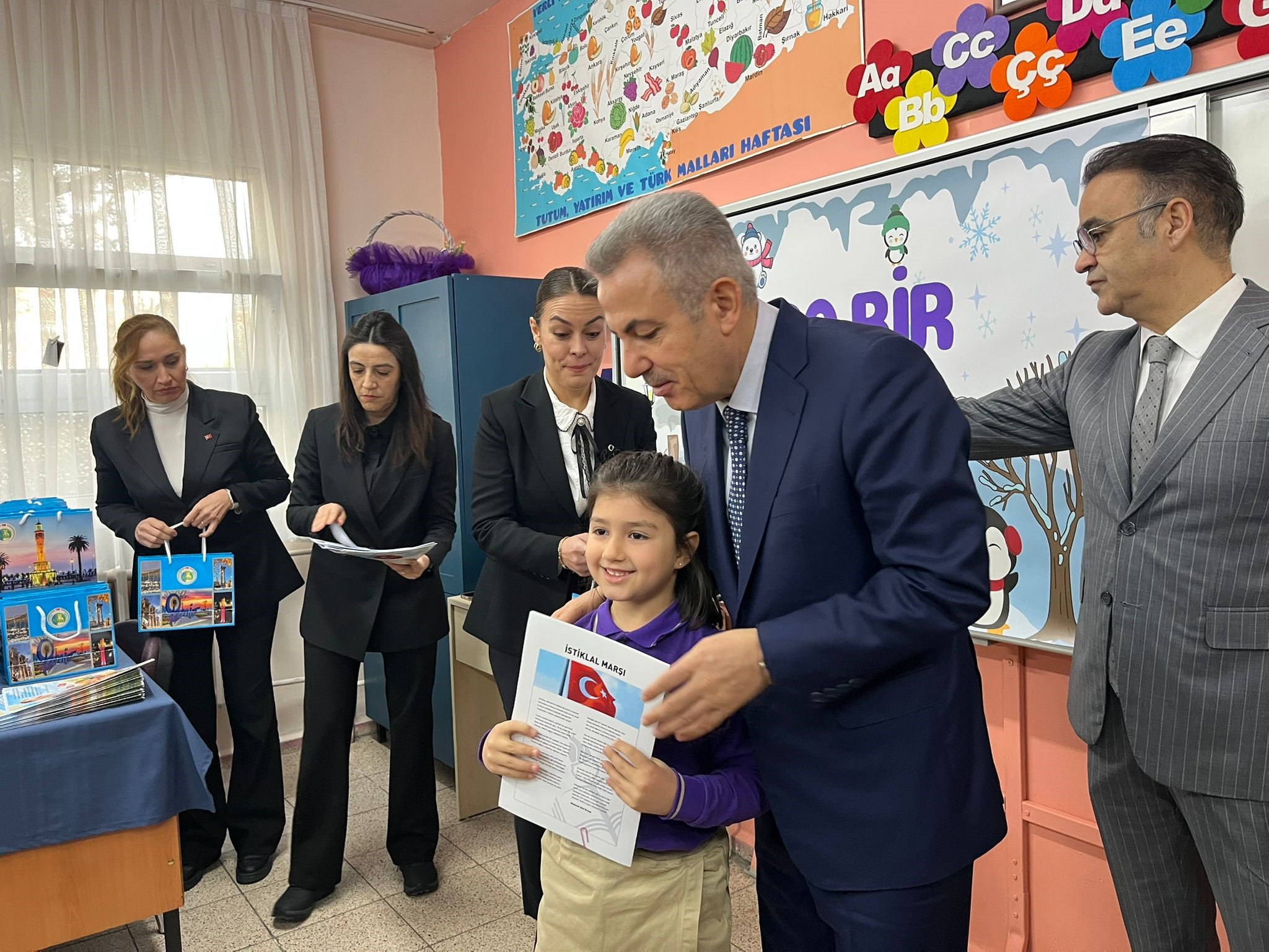 İzmir’de 721 Bin Öğrenci Karne Aldı, Tatil Başladı! (4)