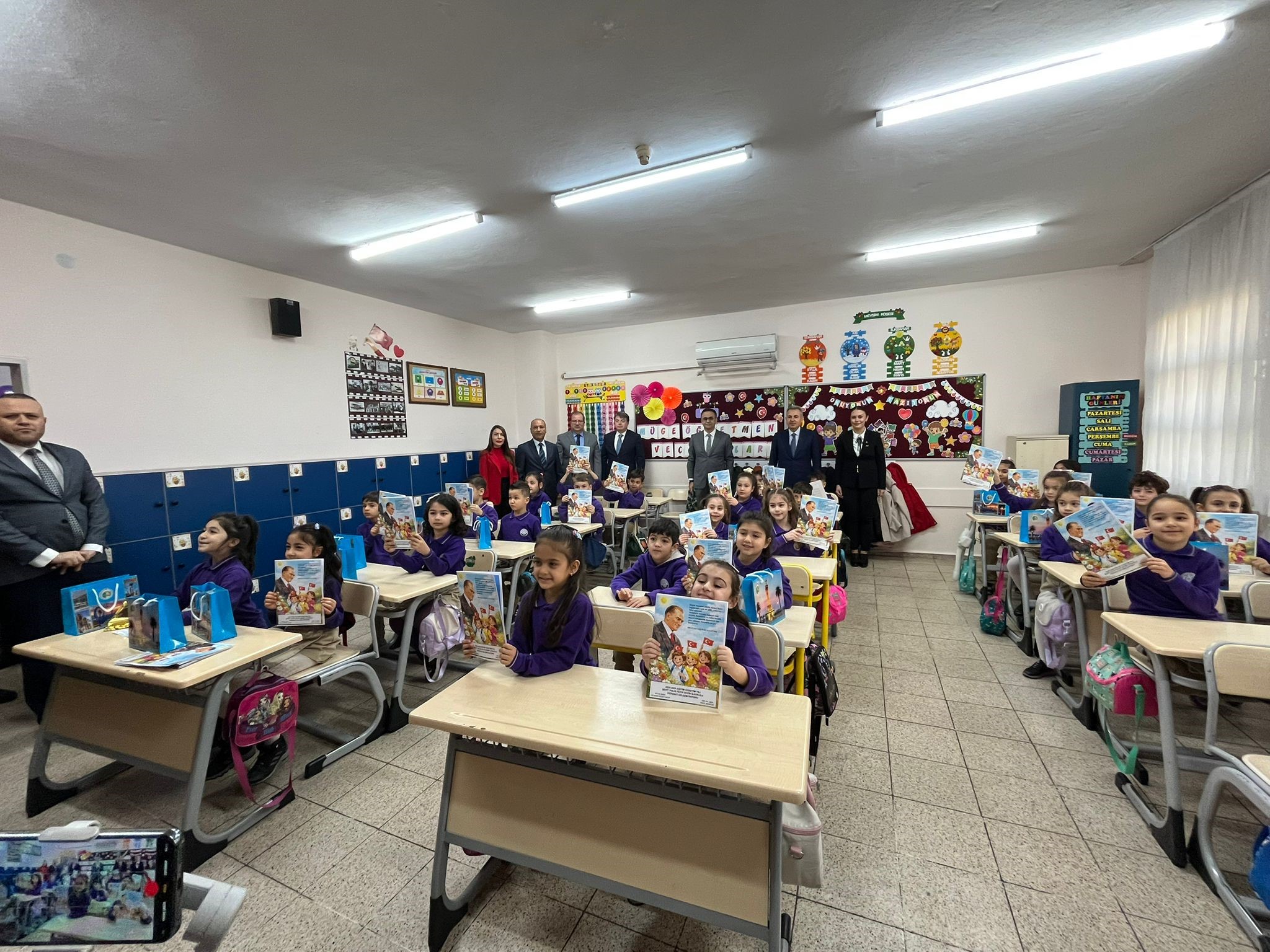 İzmir’de 721 Bin Öğrenci Karne Aldı, Tatil Başladı! (5)