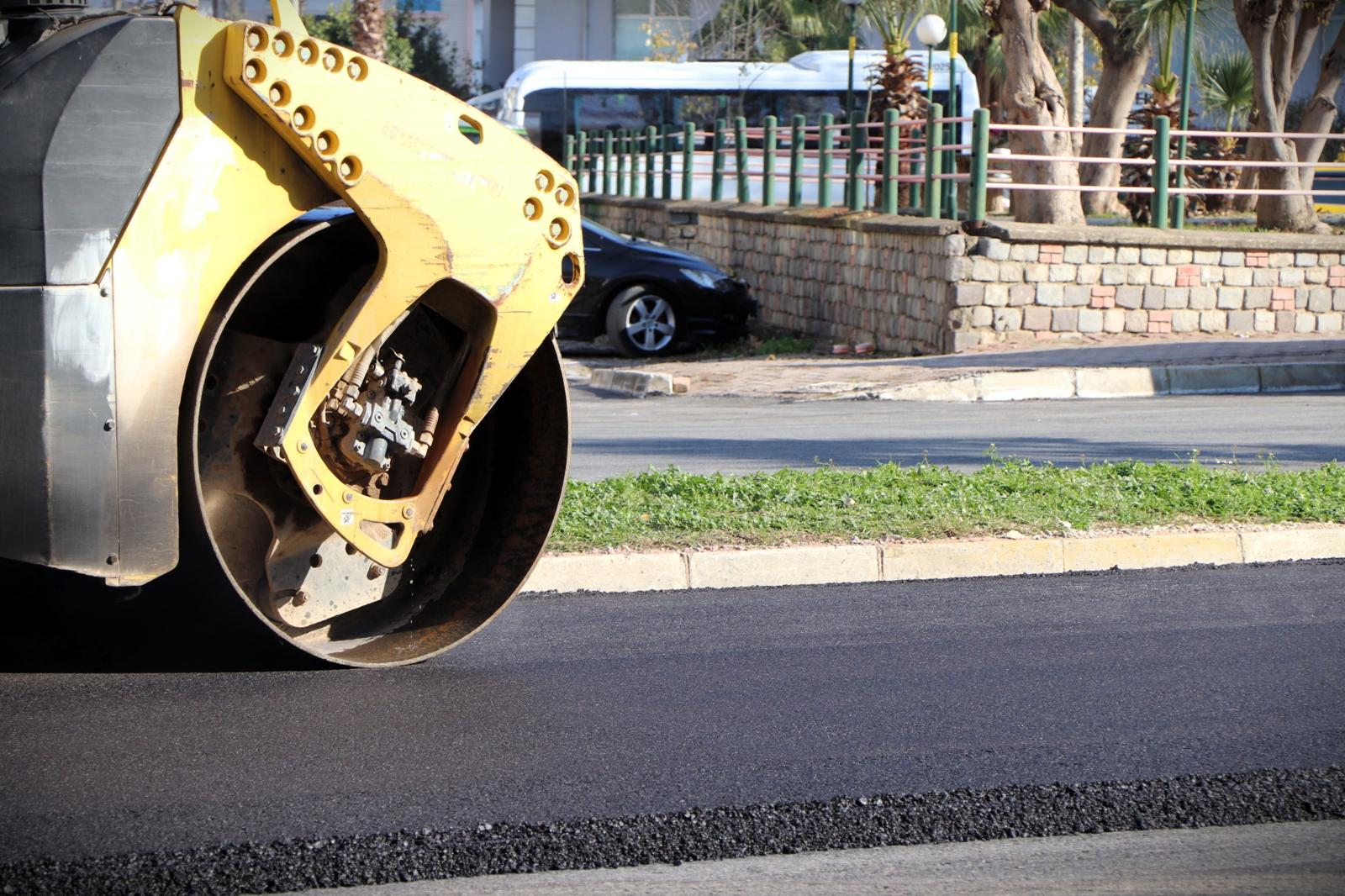 İzmir’de Asfalt Seferberliğiyle Yollar Baştan Sona Yenileniyor (6)