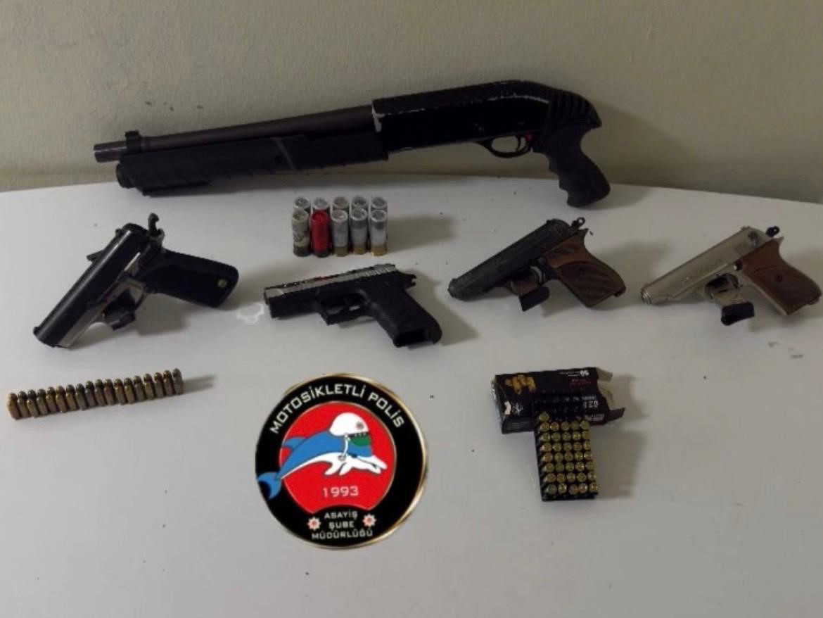 İzmir’de Bir Haftada 69 Aranan Şahıs Yakalandı (2)