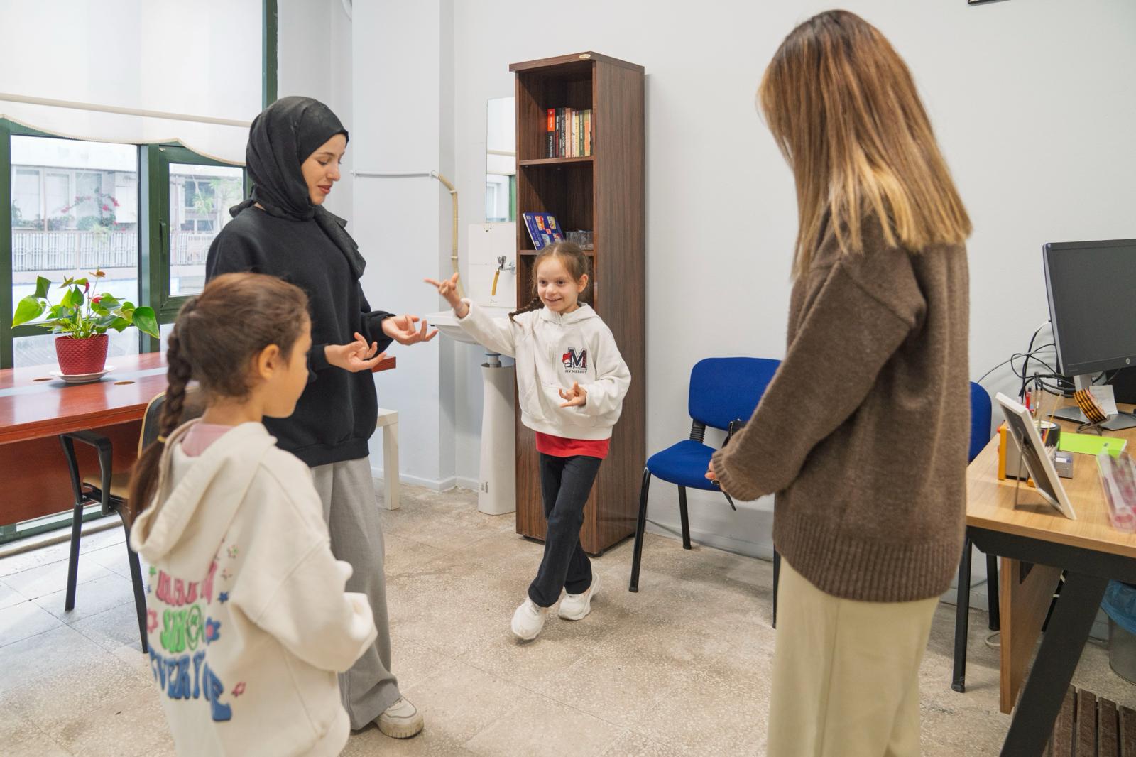 İzmir’de Çocuklar 'Renkli Harfler' Ile Okumayı Seviyor (1)