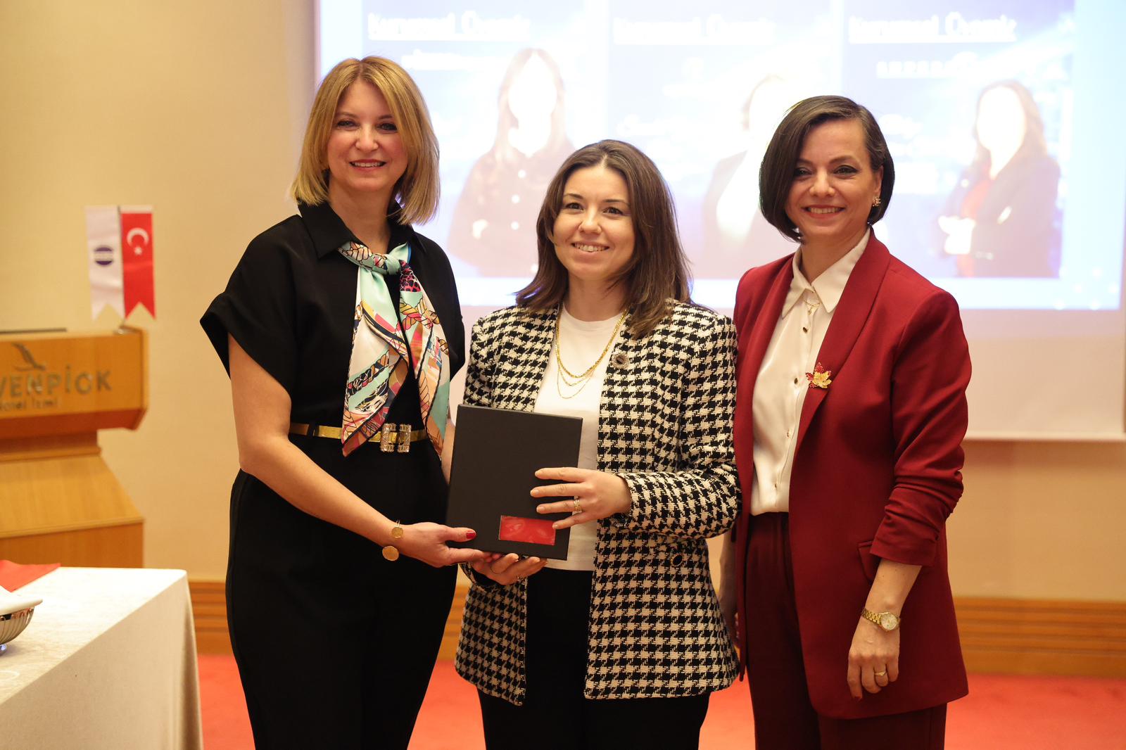 İzmir’de Dikkat Çeken Çıkış (2)