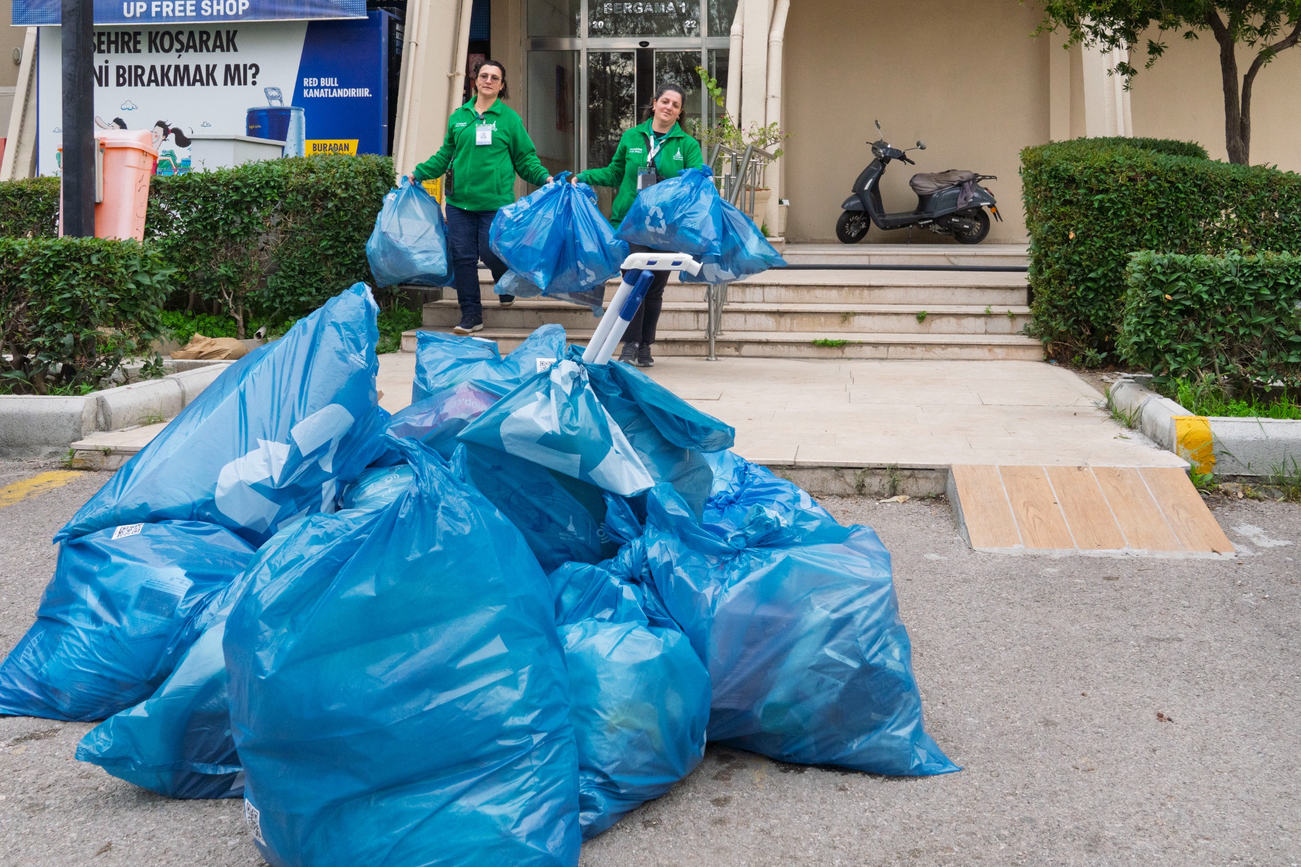 İzmir’de 'Dönüşüme Evde Başla' 26 Mahalleye Ulaştı (4)