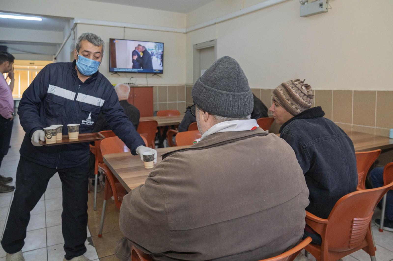 İzmir’de Kışa Karşı Sosyal Dayanışma Soğuk Günlerde Sıcak Bir Çatı (2)