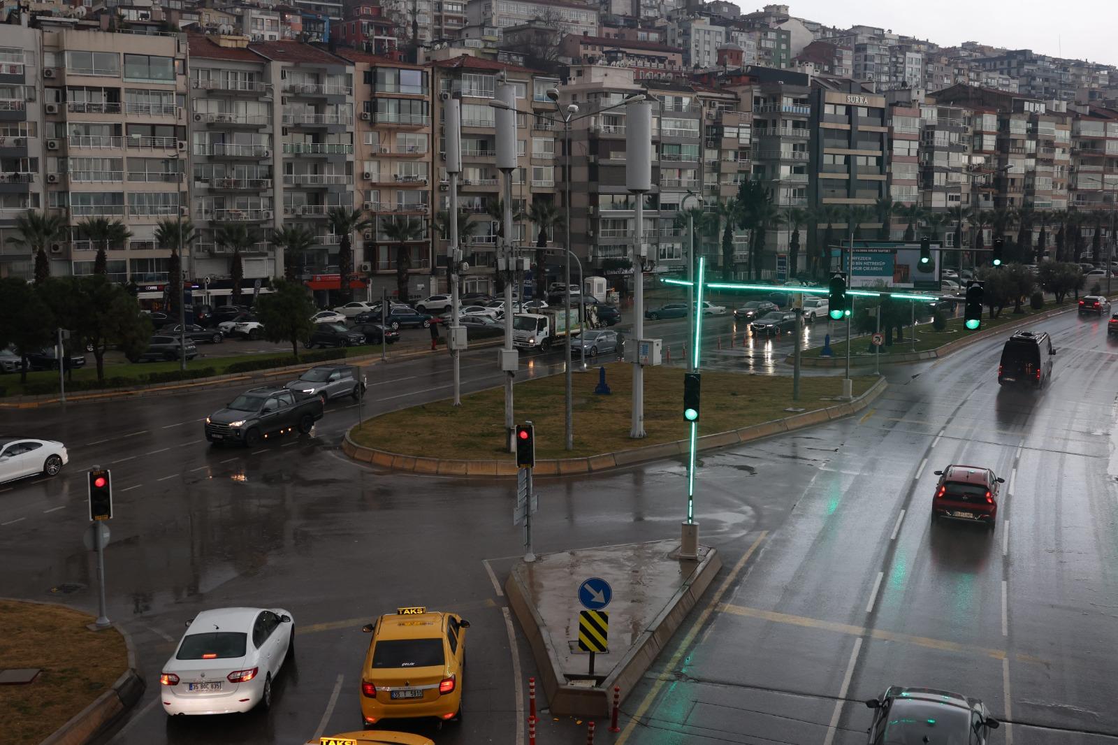 İzmir’de Sağanak Alarmı 1.300’Ün Üzerinde Personel Sahada (1)