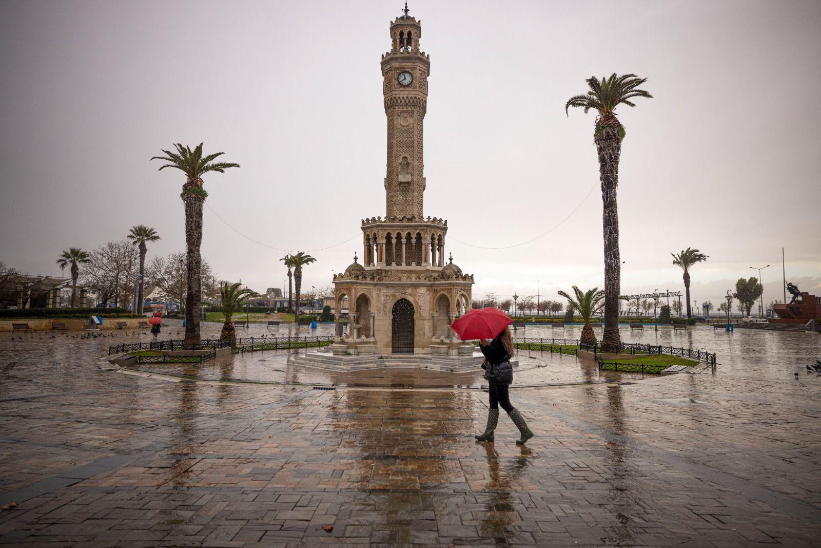 İzmir’de Sağanak Alarmı 1.300’Ün Üzerinde Personel Sahada (2)