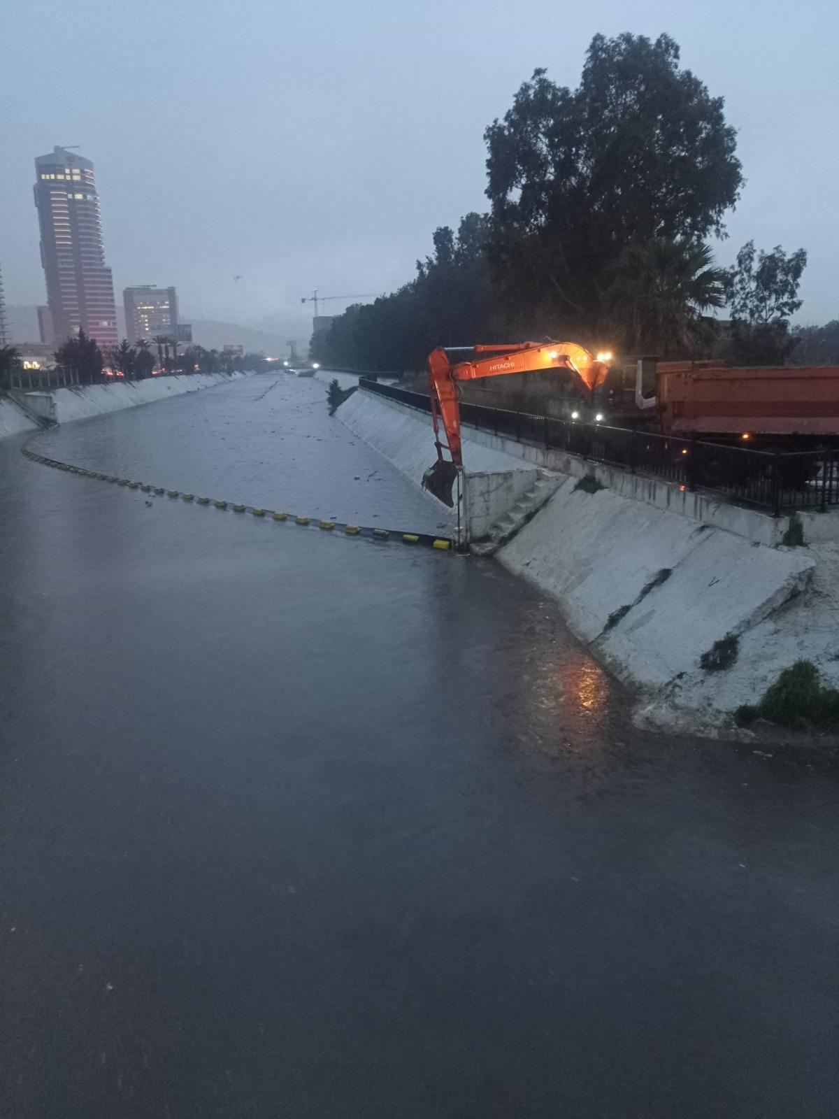 İzmir’de Sağanak Alarmı 1.300’Ün Üzerinde Personel Sahada (3)