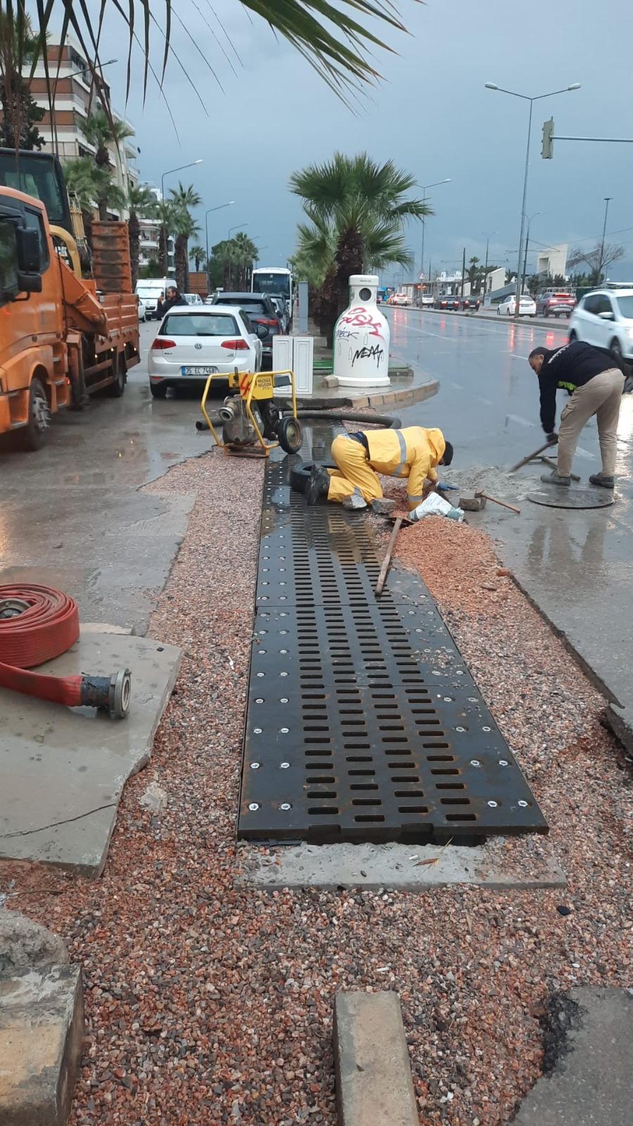 İzmir’de Sağanak Alarmı 1.300’Ün Üzerinde Personel Sahada (5)