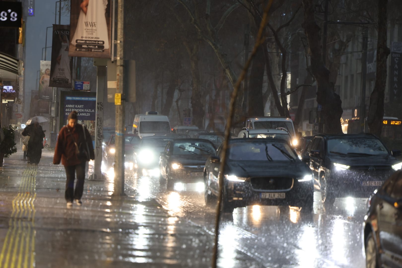 İzmir’de Sağanak Ve Fırtına Alarmı Ekipler Sahaya Indi (10)