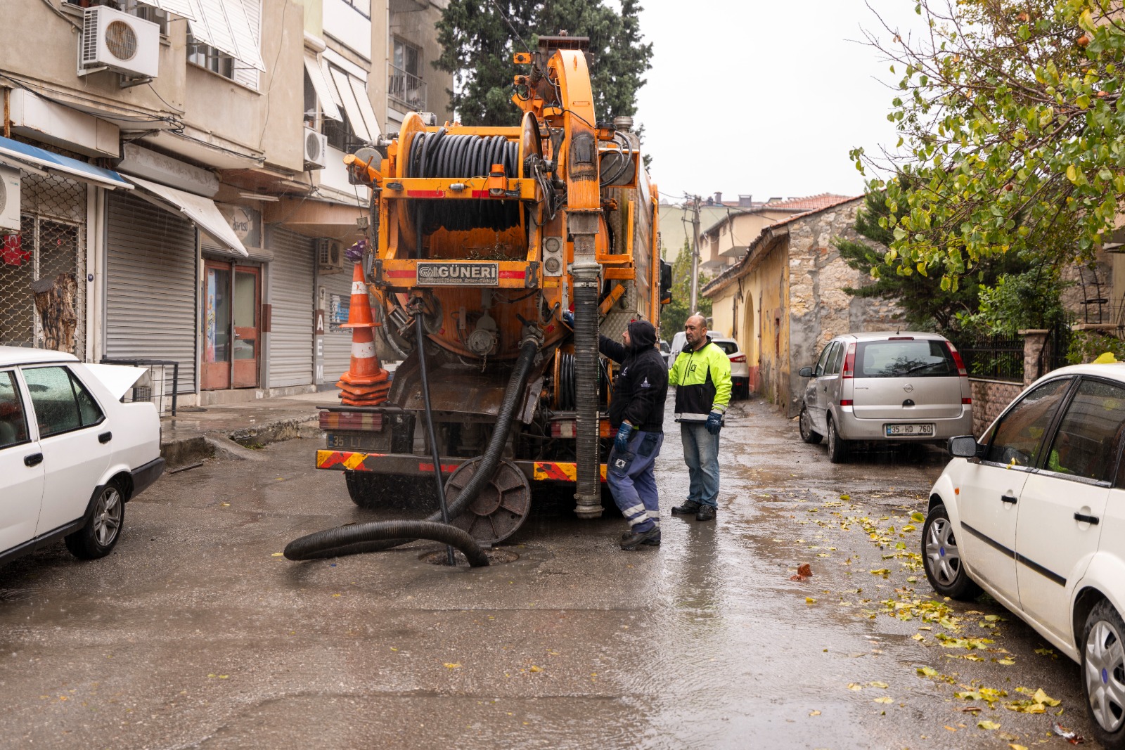 İzmir’de Sağanak Ve Fırtına Alarmı Ekipler Sahaya Indi (3)