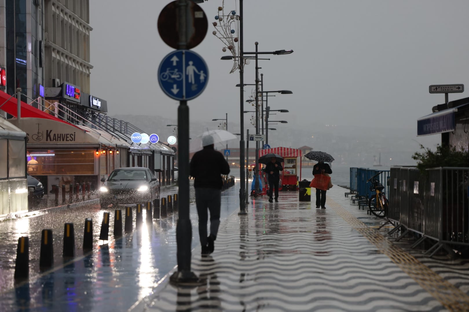 İzmir’de Sağanak Ve Fırtına Alarmı Ekipler Sahaya Indi (9)