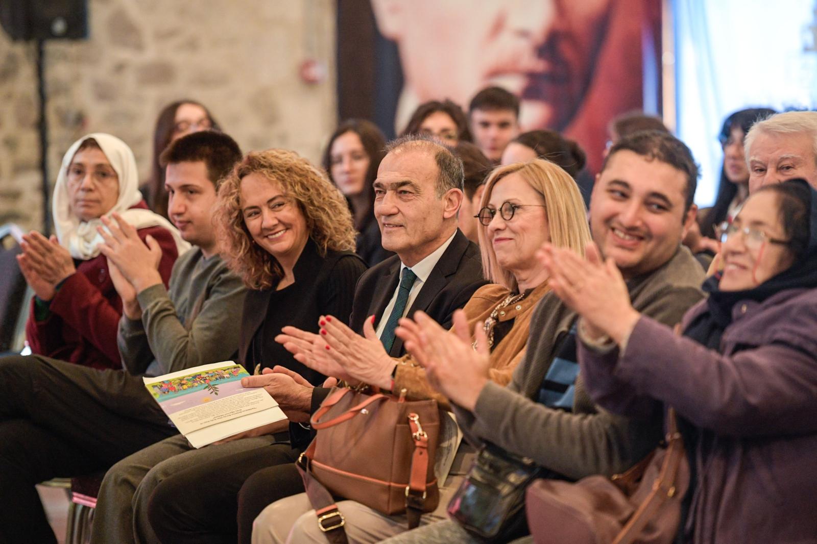 İzmir’de Yürek Isıtan Proje Ardıç Hikâyeleri Kitaplaştı (5)