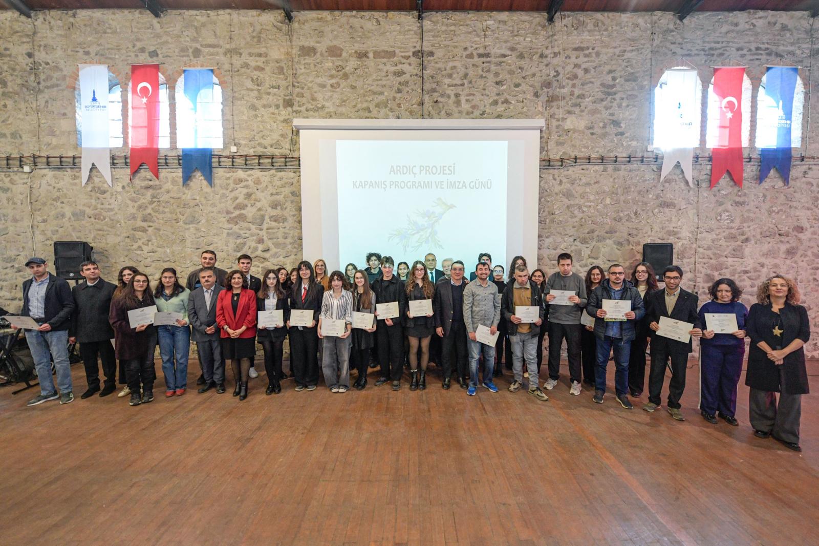 İzmir’de Yürek Isıtan Proje Ardıç Hikâyeleri Kitaplaştı (7)