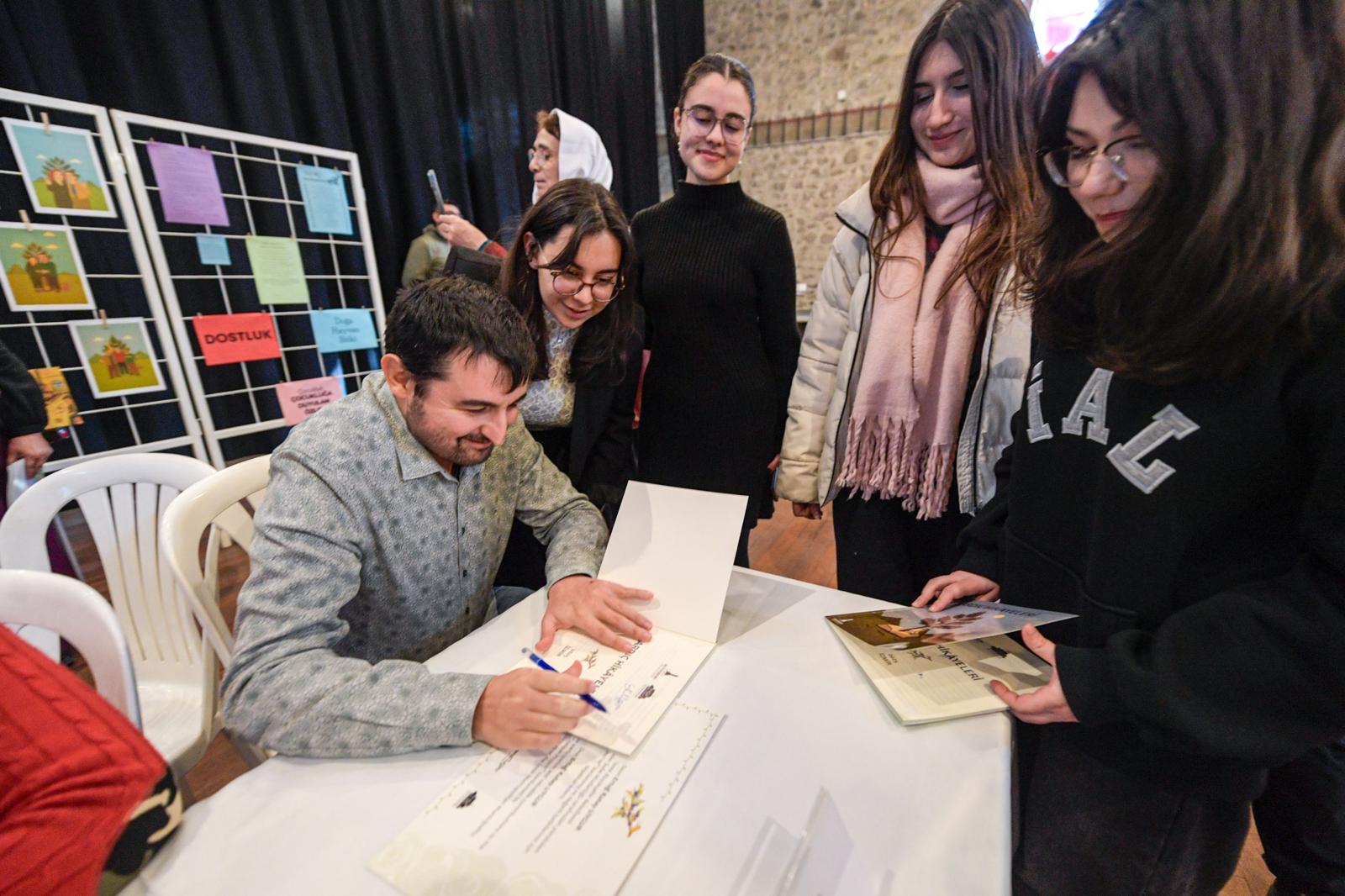 İzmir’de Yürek Isıtan Proje Ardıç Hikâyeleri Kitaplaştı (8)