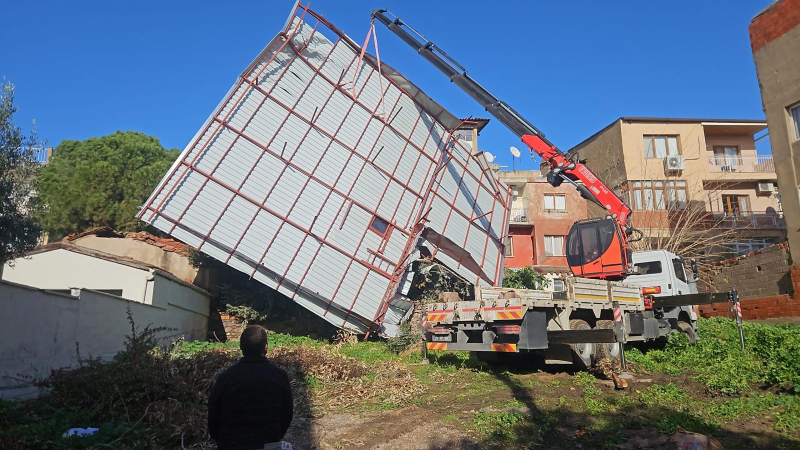 İzmir’i Fırtına Vurdu Belediyeden Tam Seferberlik (1)
