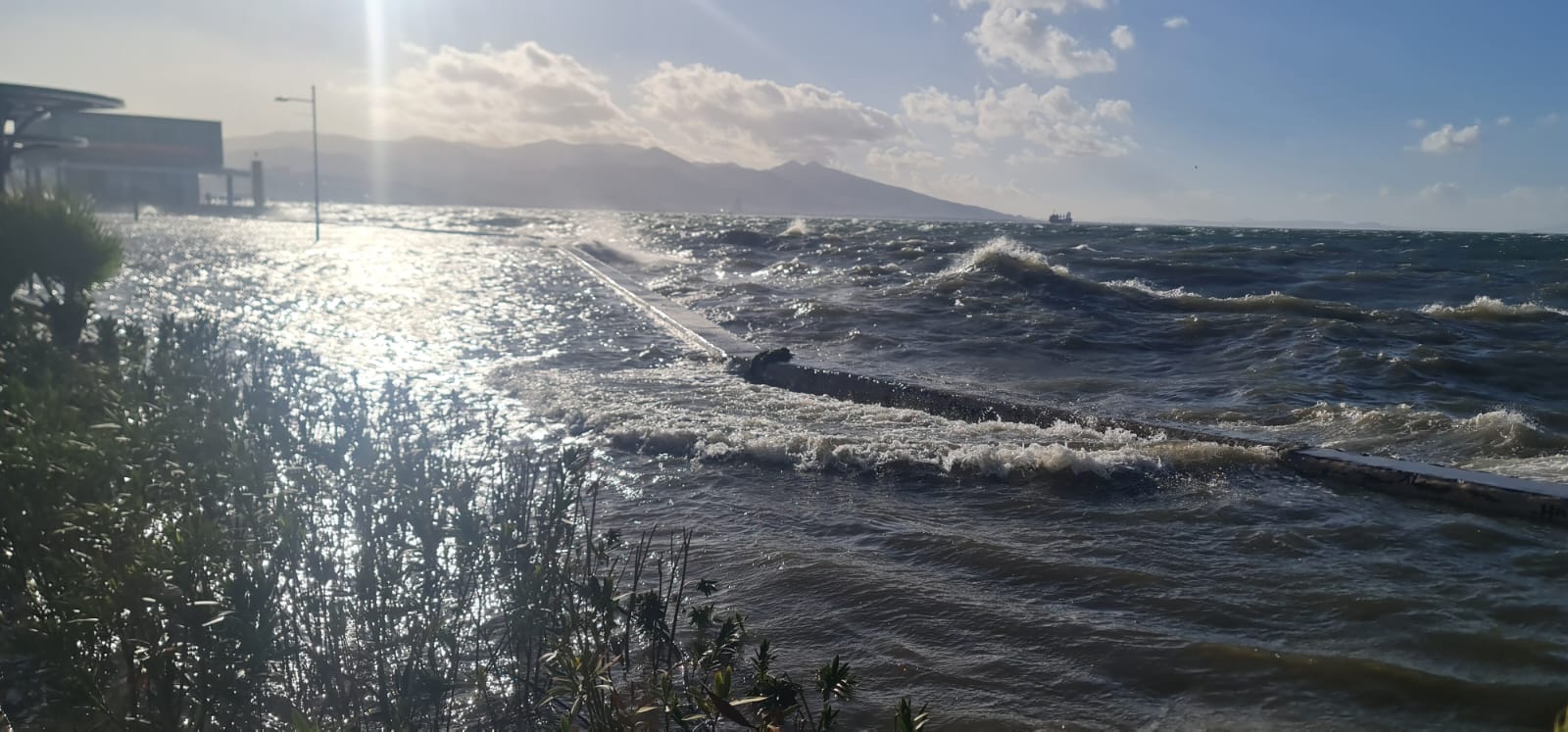 İzmir’i Fırtına Vurdu Belediyeden Tam Seferberlik (4)
