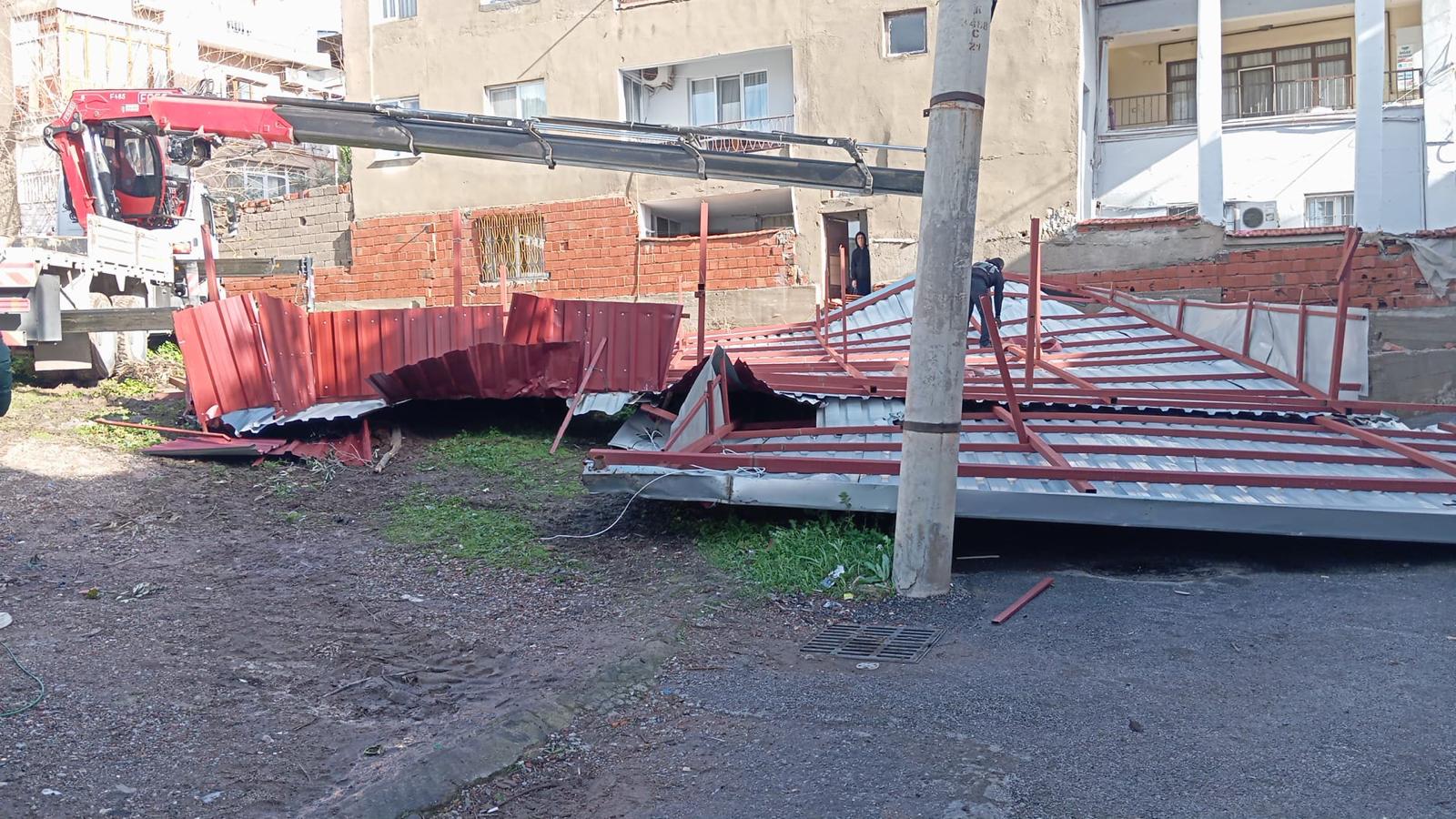 İzmir’i Fırtına Vurdu Belediyeden Tam Seferberlik (5)