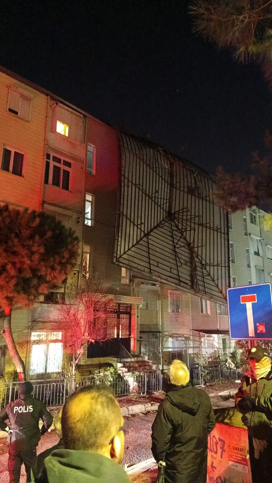 İzmir’i Fırtına Vurdu Belediyeden Tam Seferberlik (7)