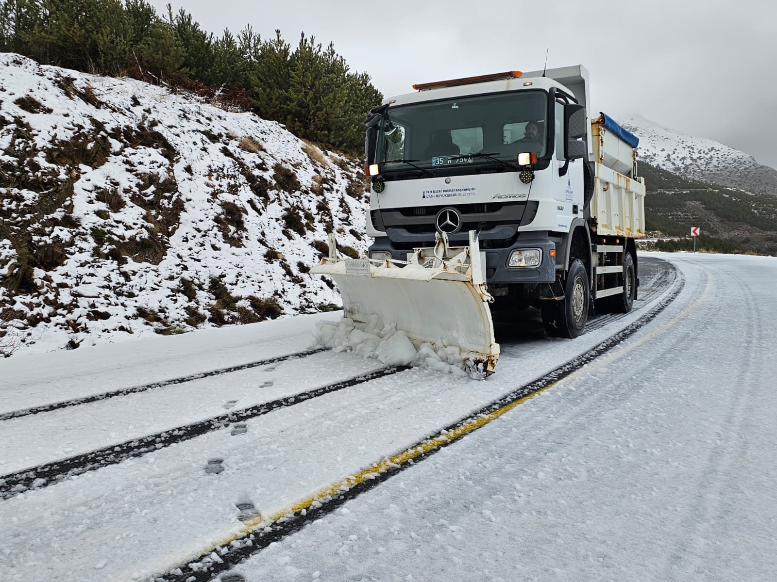 İzmir’in 6 Ilçesinde Kar Alarmı! Ekipler 724 Sahada (4)