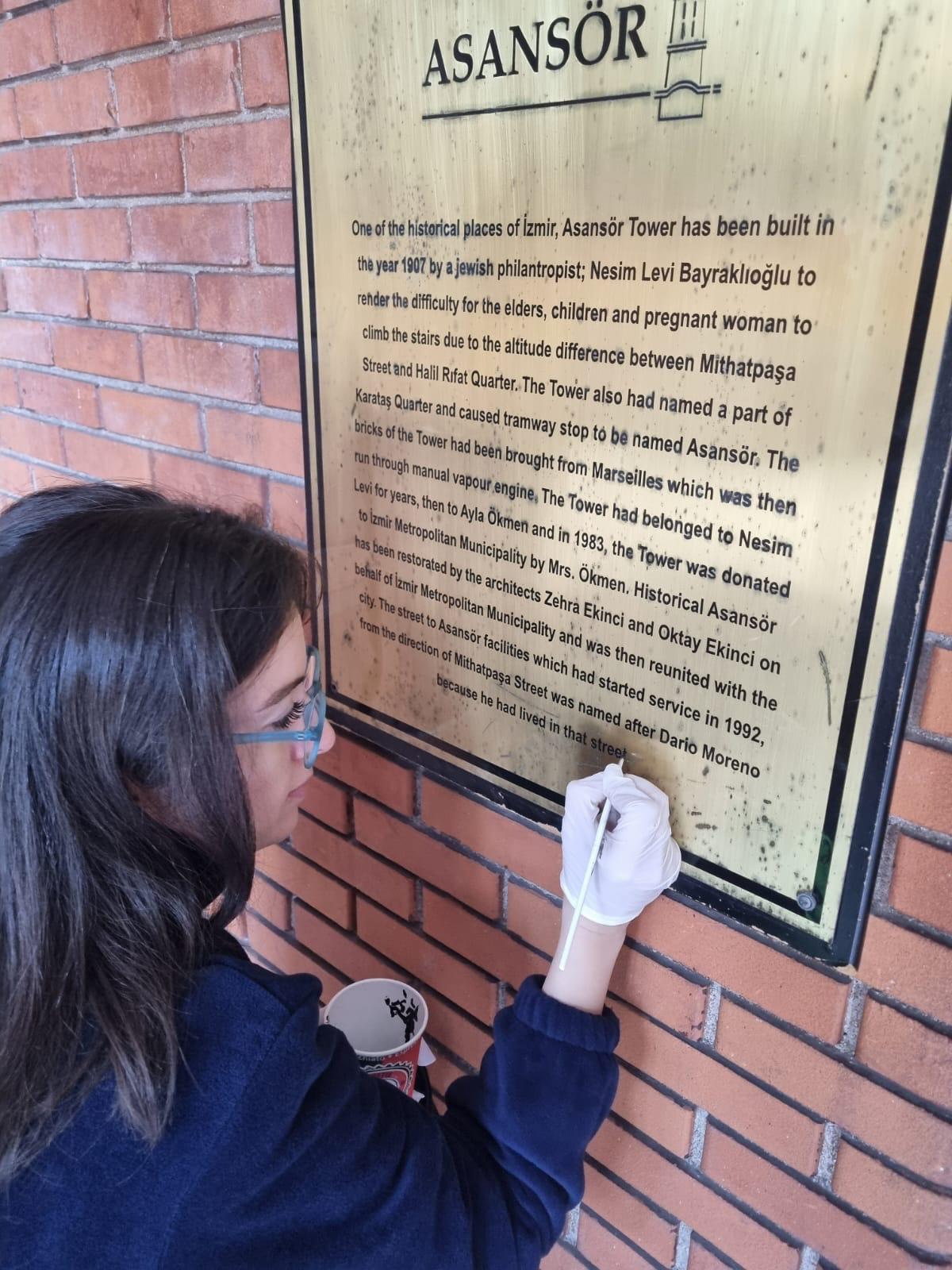 İzmir’in Hafızasına Dokunan Eller Iş Başında (3)