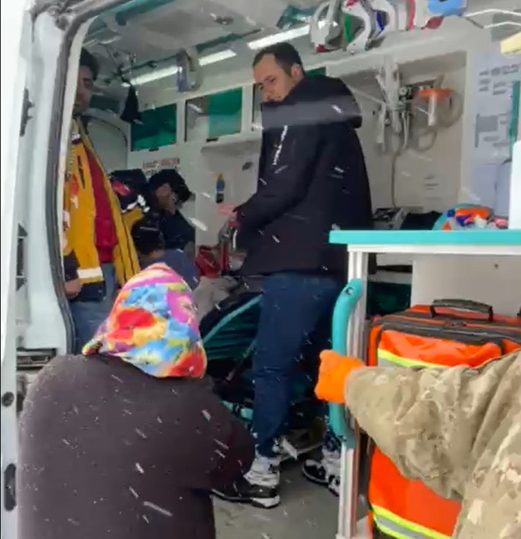 Kar Esareti Saatler Sürdü! 4 Hasta Için Nefes Kesen Operasyon (2)