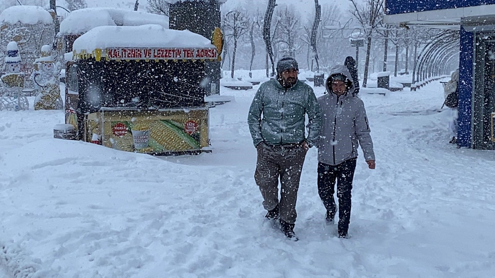 Kar Yeniden Bastırdı Görüş Mesafesi 20 Metreye Düştü (2)