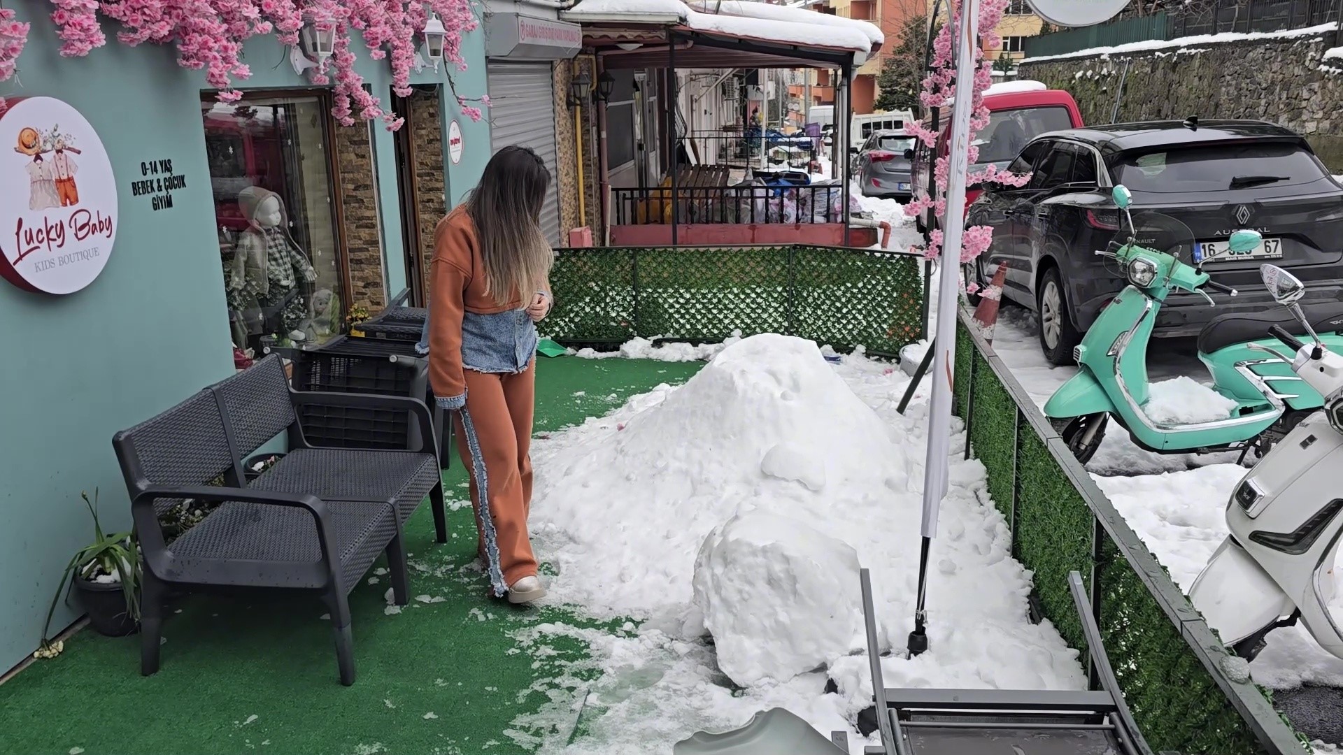 Kardan Adama 'Sarkıntılık' Iftirası Attılar, Tekme Tokat Saldırdılar! (1)-1