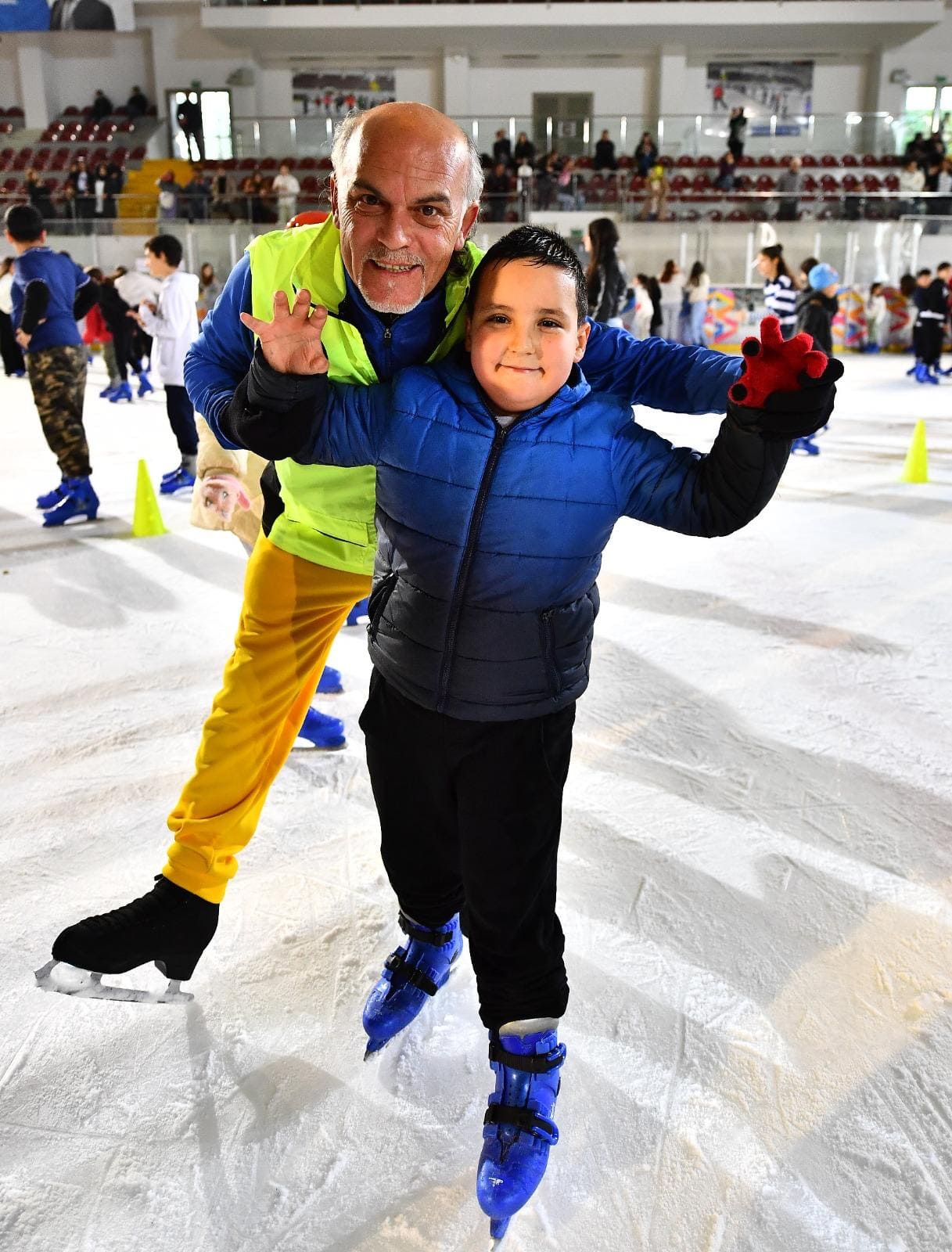 Karne Alan Öğrencilere Müjde! İzmir’de Buz Pisti Ücretsiz (6)