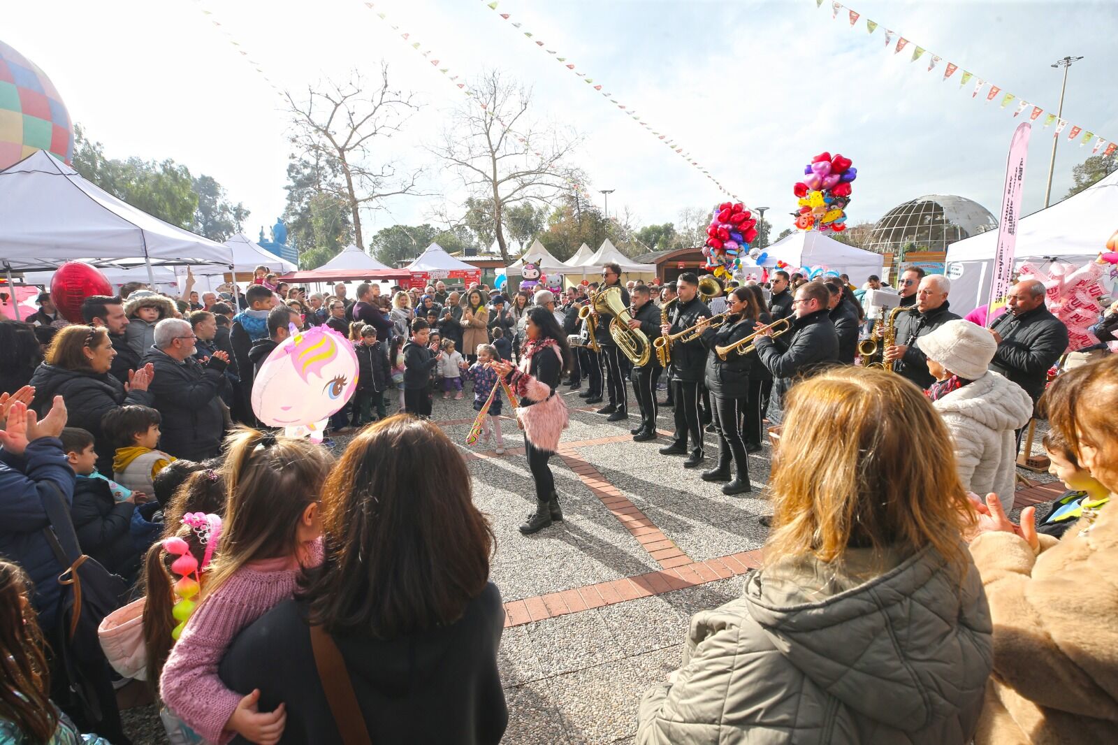 Karnefest’e Coşkulu Kapanış Başkan Ünsal Çocuklarla Buluştu (3)