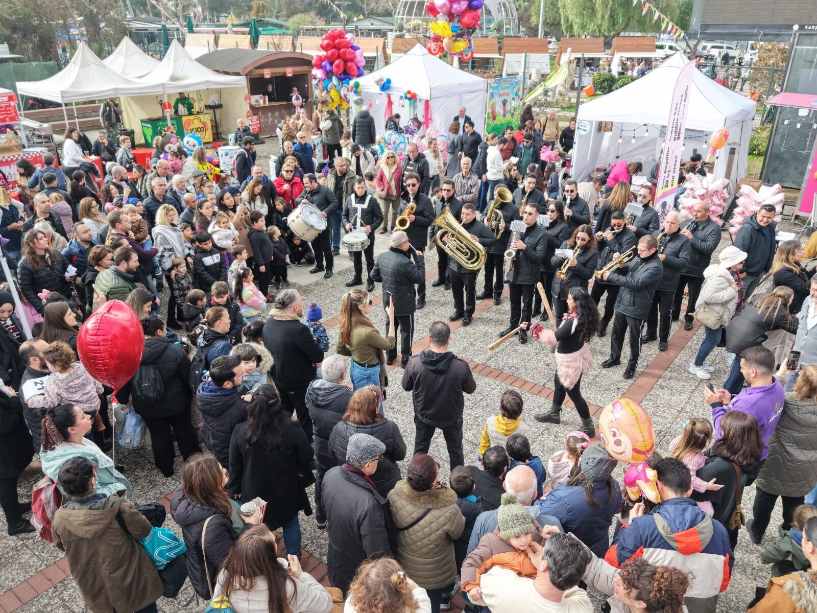 Karnefest’e Coşkulu Kapanış Başkan Ünsal Çocuklarla Buluştu (5)