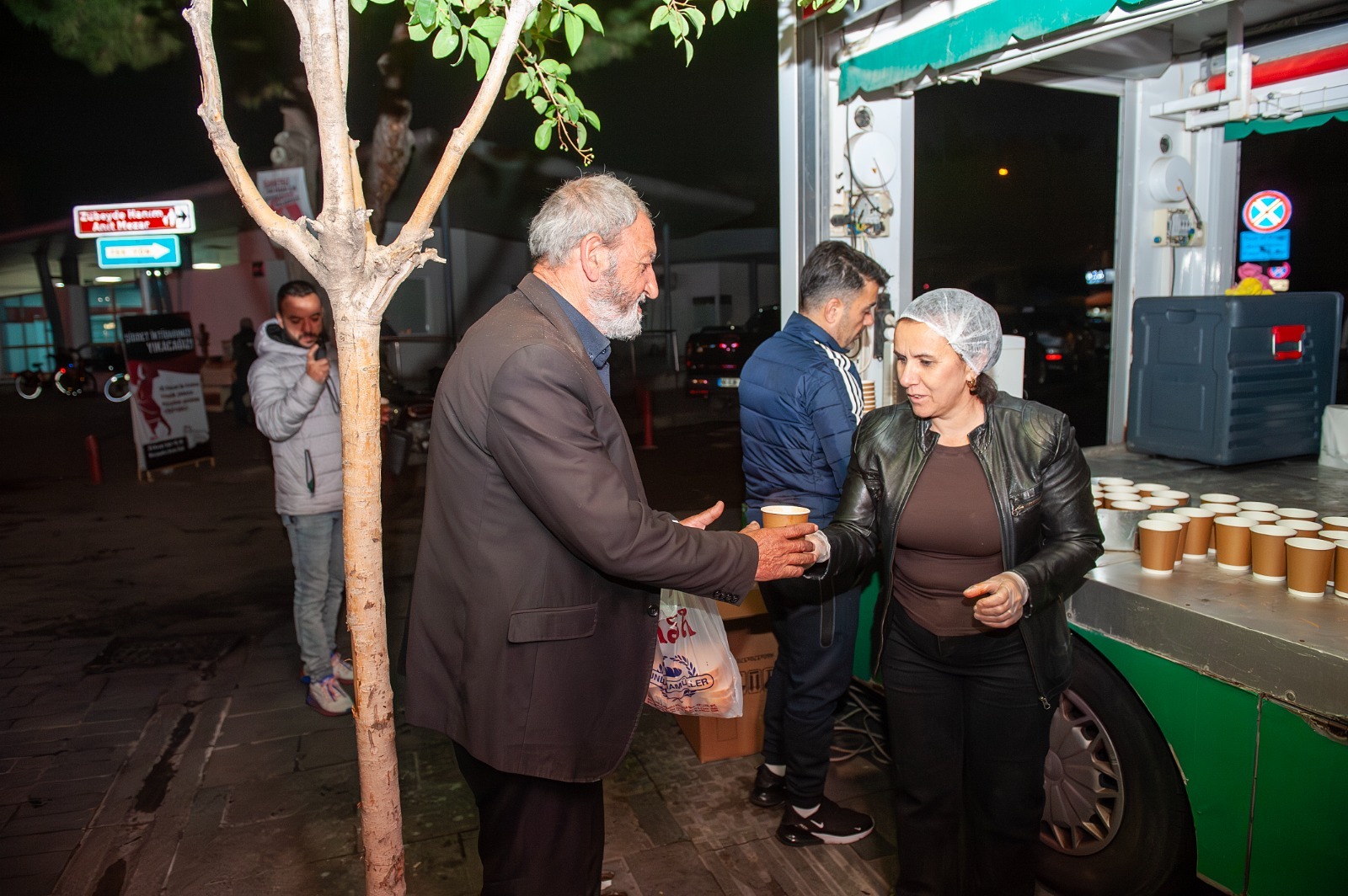 Karşıyaka’da Kış Sabahlarına Sıcak Destek (1)