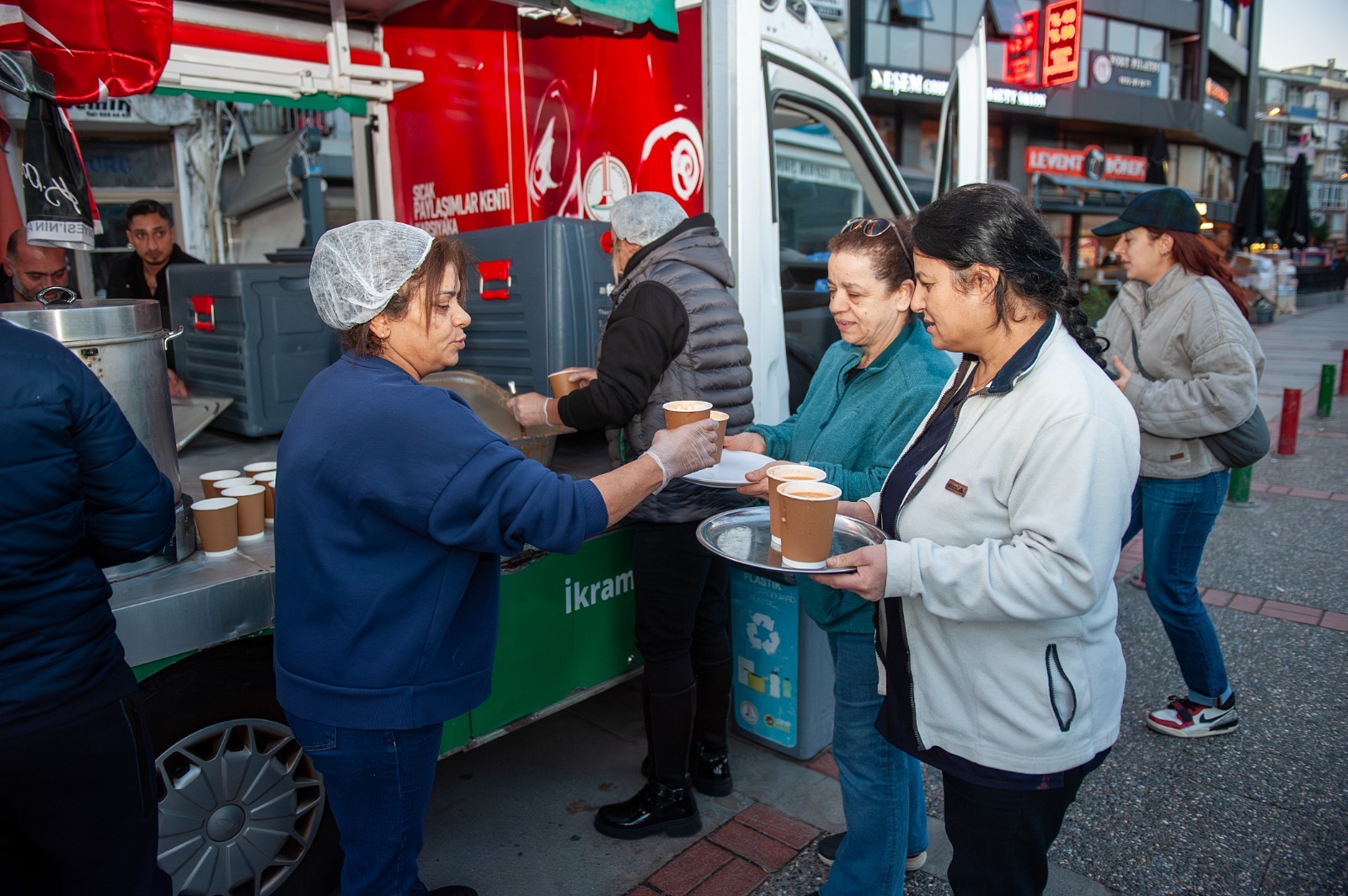 Karşıyaka’da Kış Sabahlarına Sıcak Destek (6)