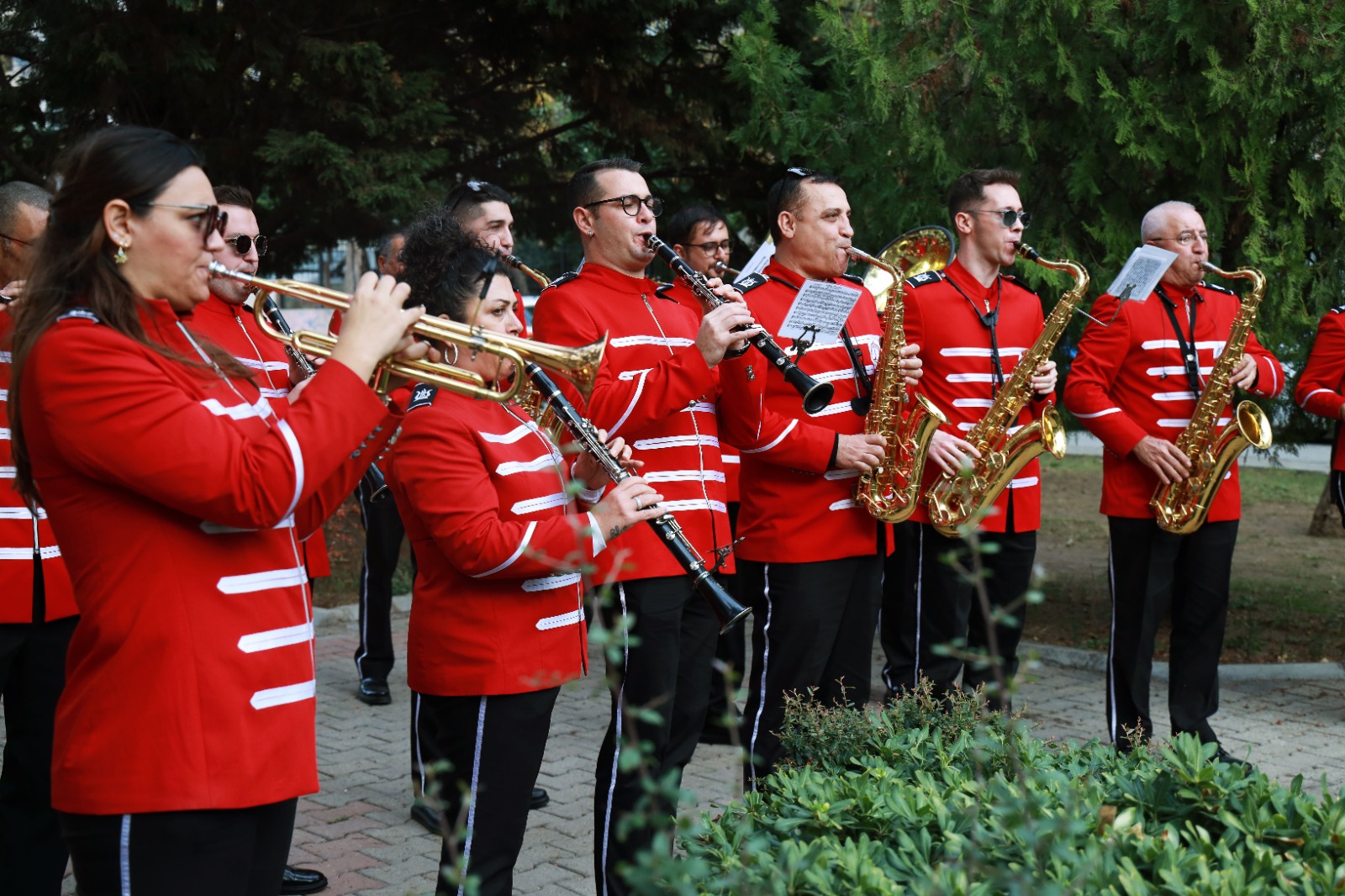 Karşıyaka’da Sokaklar Müzikle Şenleniyor (1)