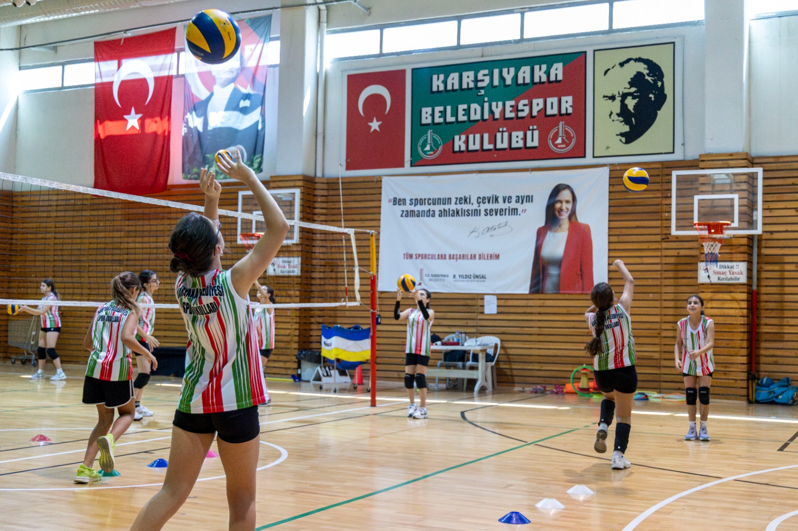 Karşıyaka’da Voleybol Heyecanı Başlıyor Takımlar Filede Buluşacak (1)