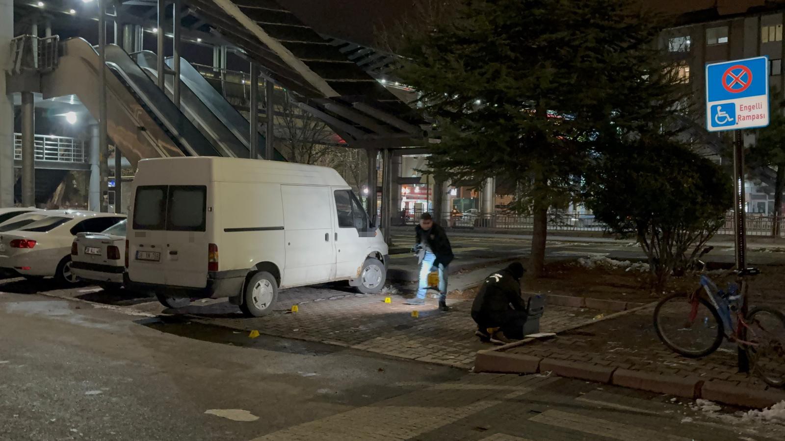 Kıyafet Tartışması Bıçaklı Saldırıya Dönüştü 3 Yaralı (2)