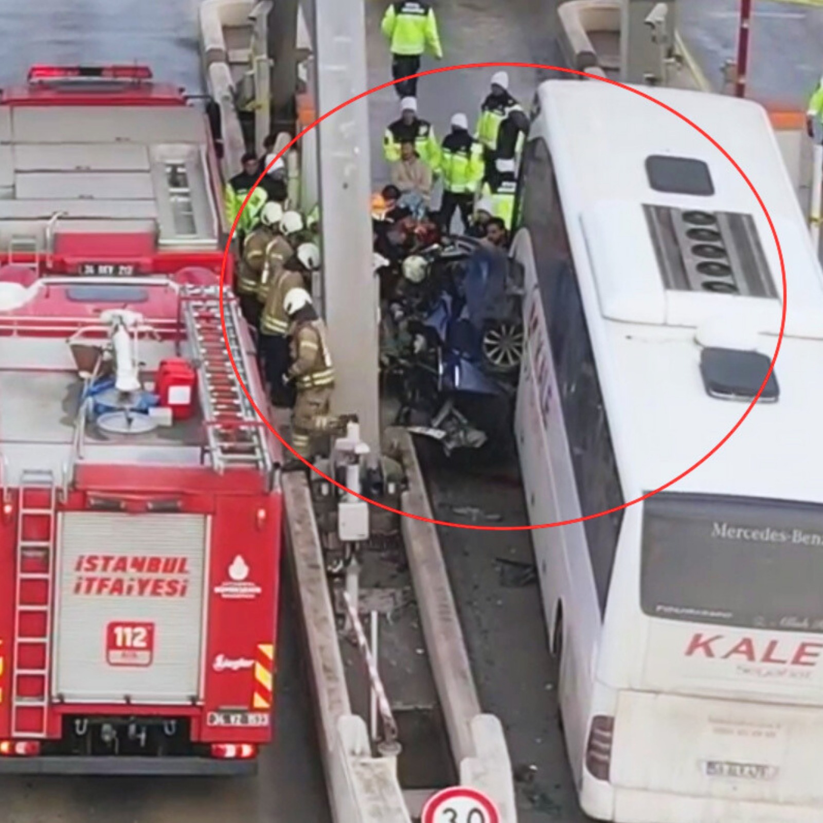 Kuzey Marmara Otoyolu'nda Feci Kaza! Yolcu Otobüsü Otomobile Çarptı (2)