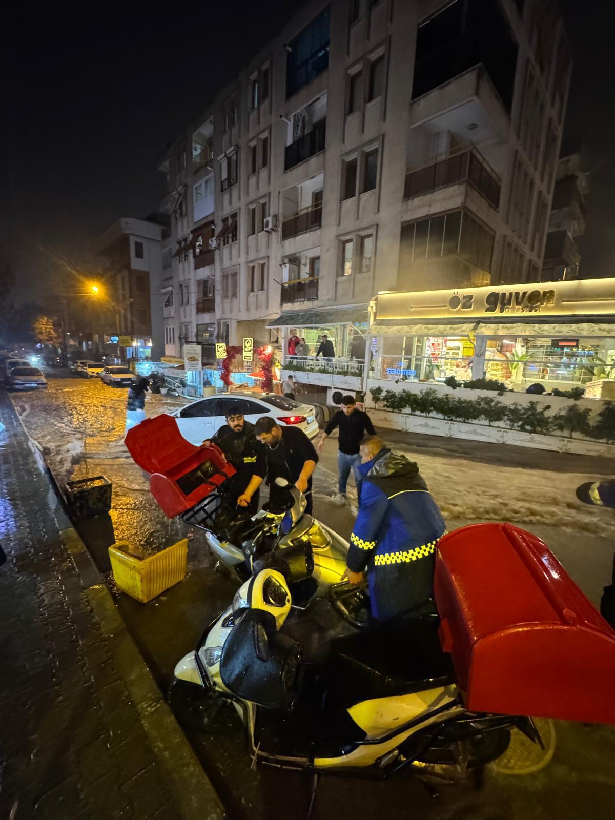 Metrekareye 80 Kilo Yağış Düştü, İzmir’de Seferberlik Ilan Edildi (3)