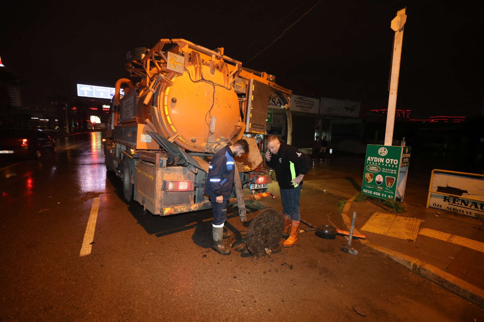 Metrekareye 80 Kilo Yağış Düştü, İzmir’de Seferberlik Ilan Edildi (8)