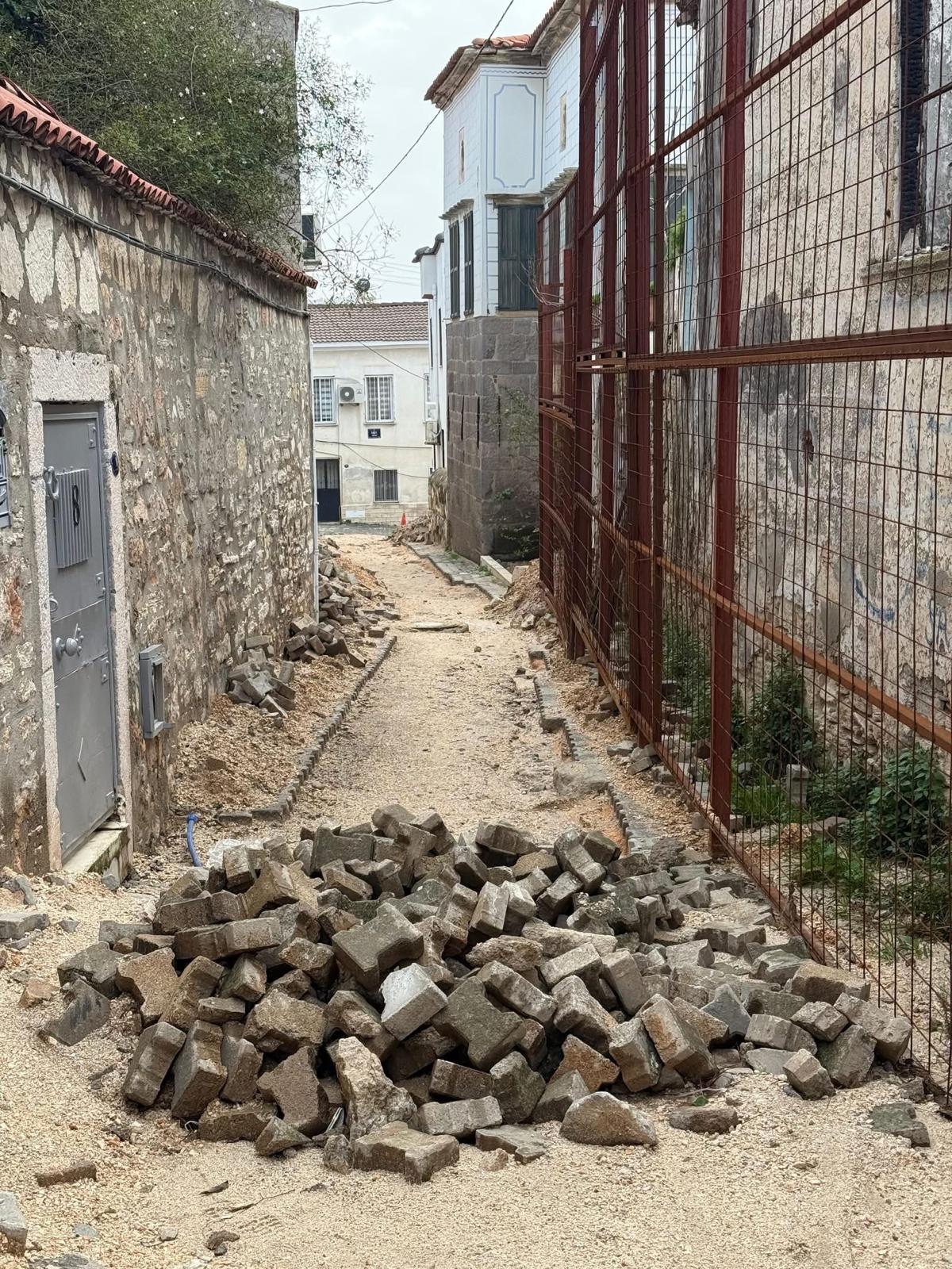 Mhp Çeşme İlçe Başkanı Galip Uluçam 'Çeşme’de Yollar Köstebek Yuvalarını Aratmıyor!' (4)